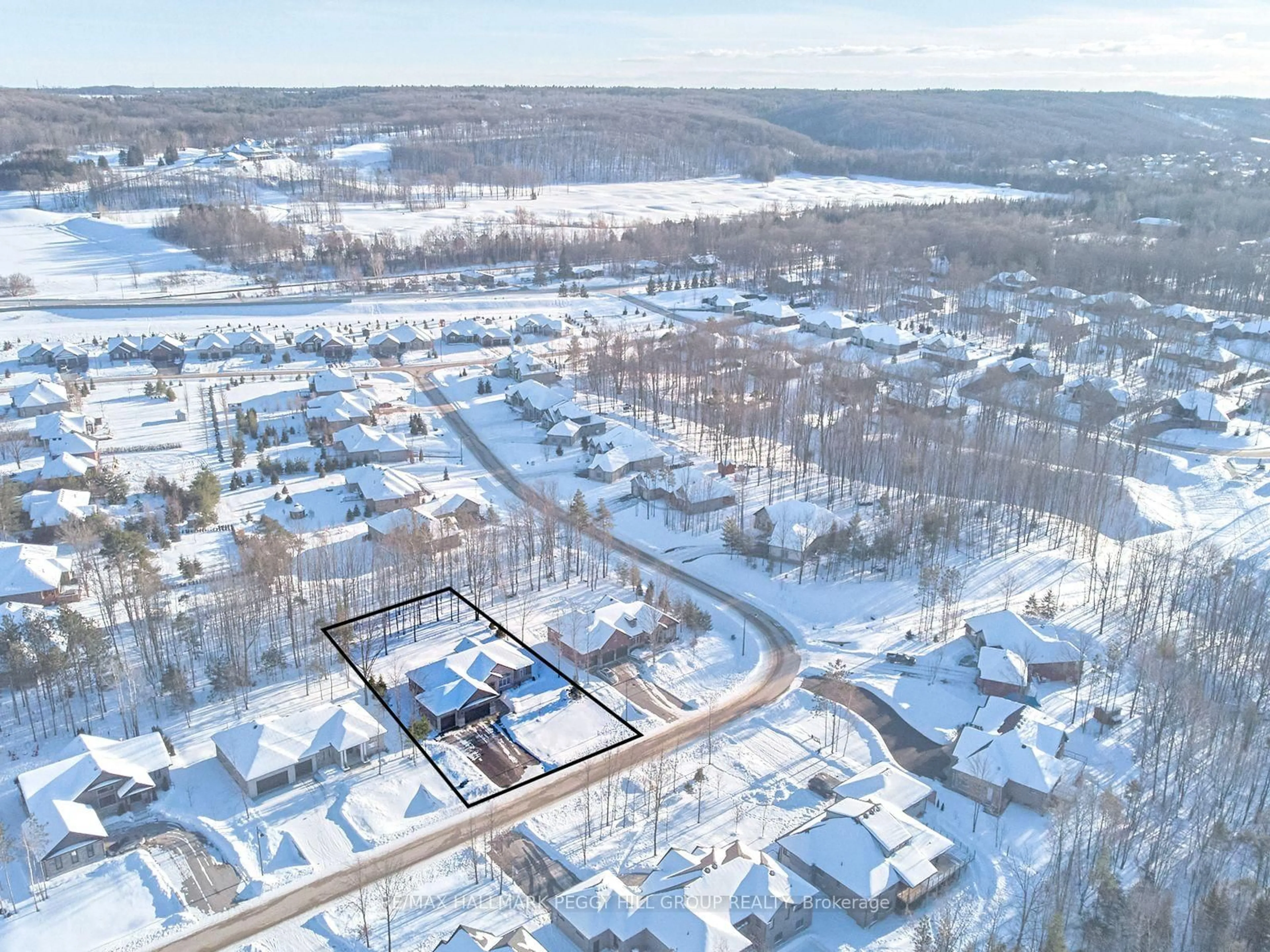 A pic from outside/outdoor area/front of a property/back of a property/a pic from drone, street for 126 Mennill Dr, Springwater Ontario L9X 0J2