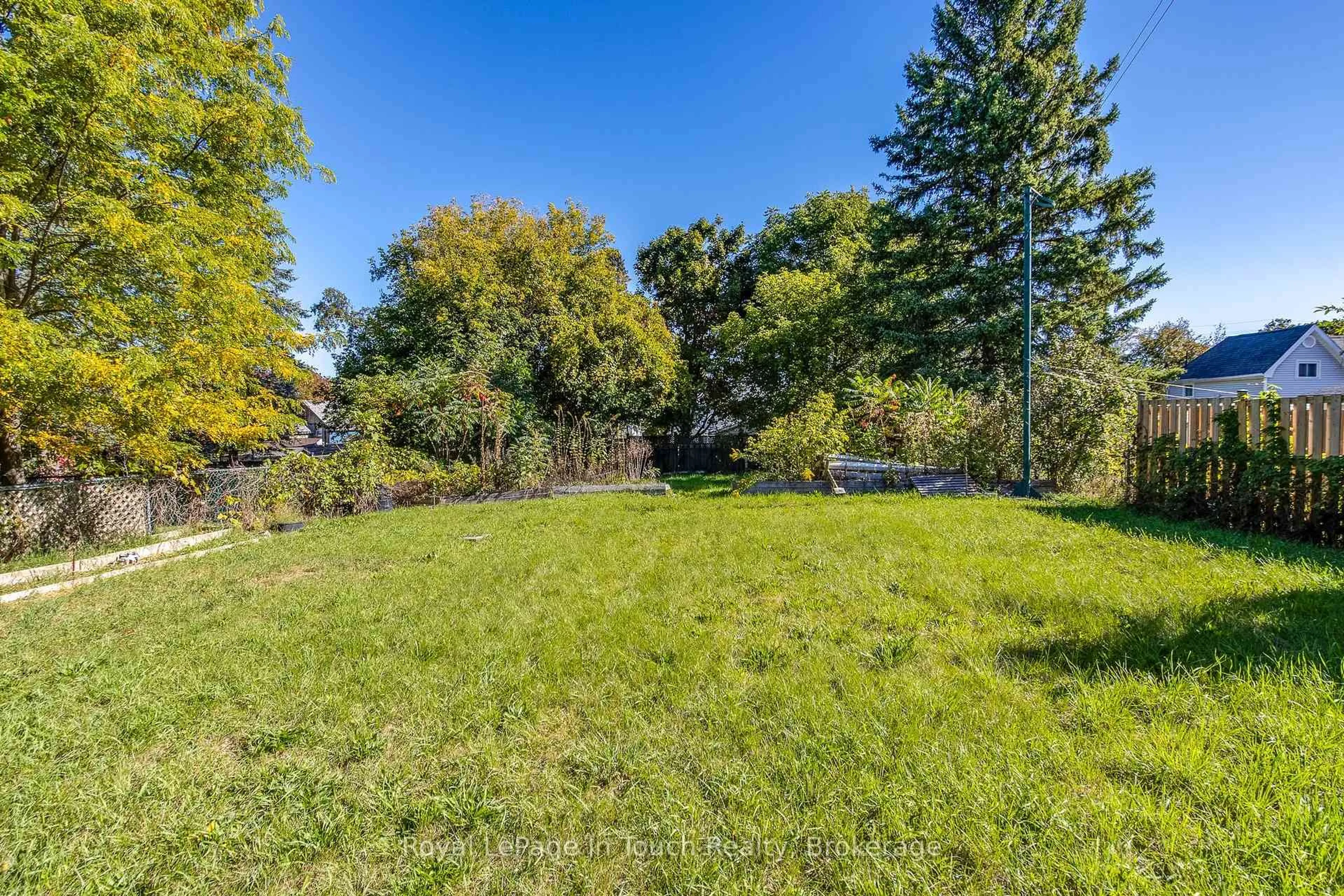 Patio, forest/trees view for 63 Fifth St, Midland Ontario L4R 3V4