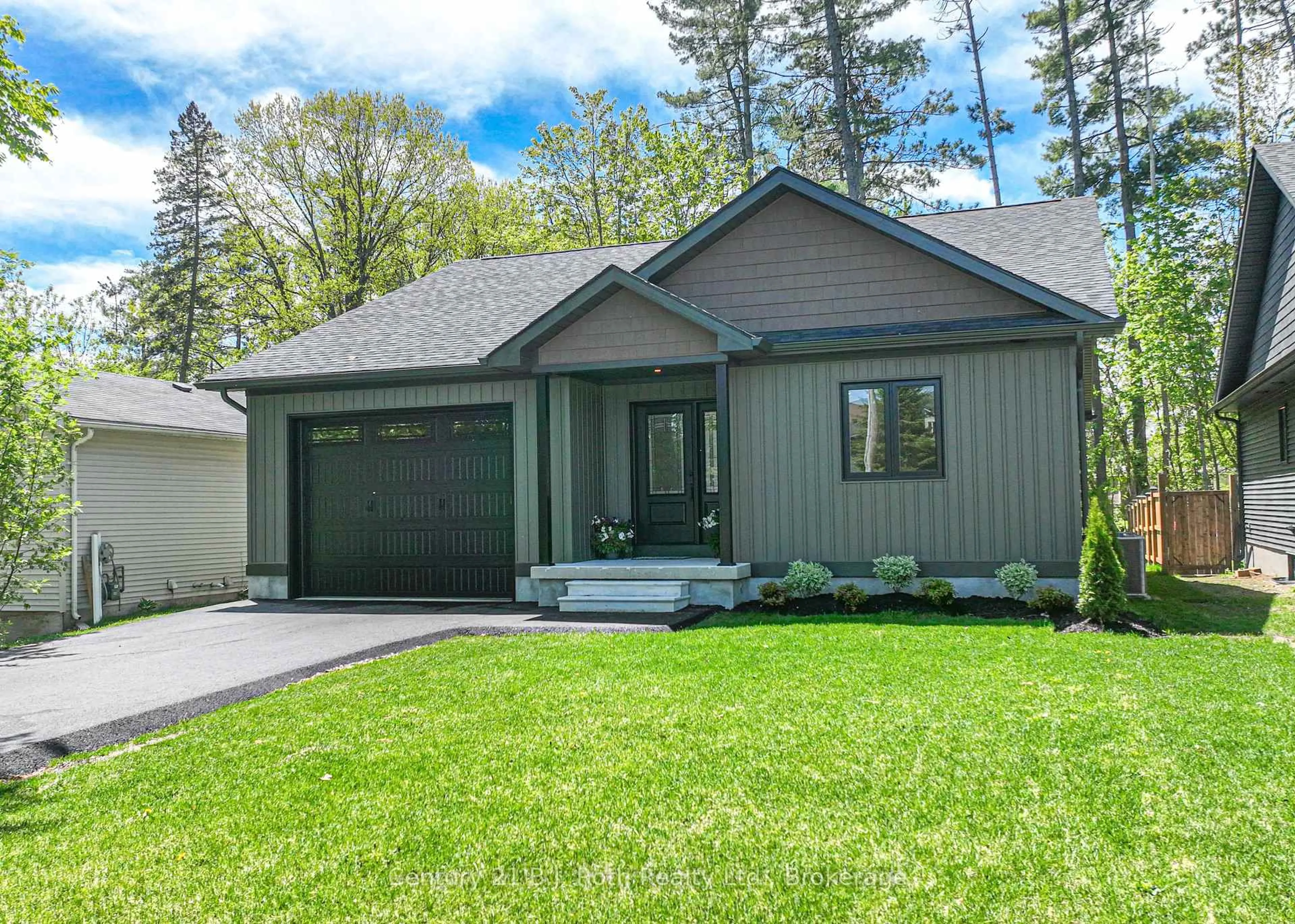 Home with vinyl exterior material, street for 3324 Bramshott Ave, Severn Ontario L3V 0V9