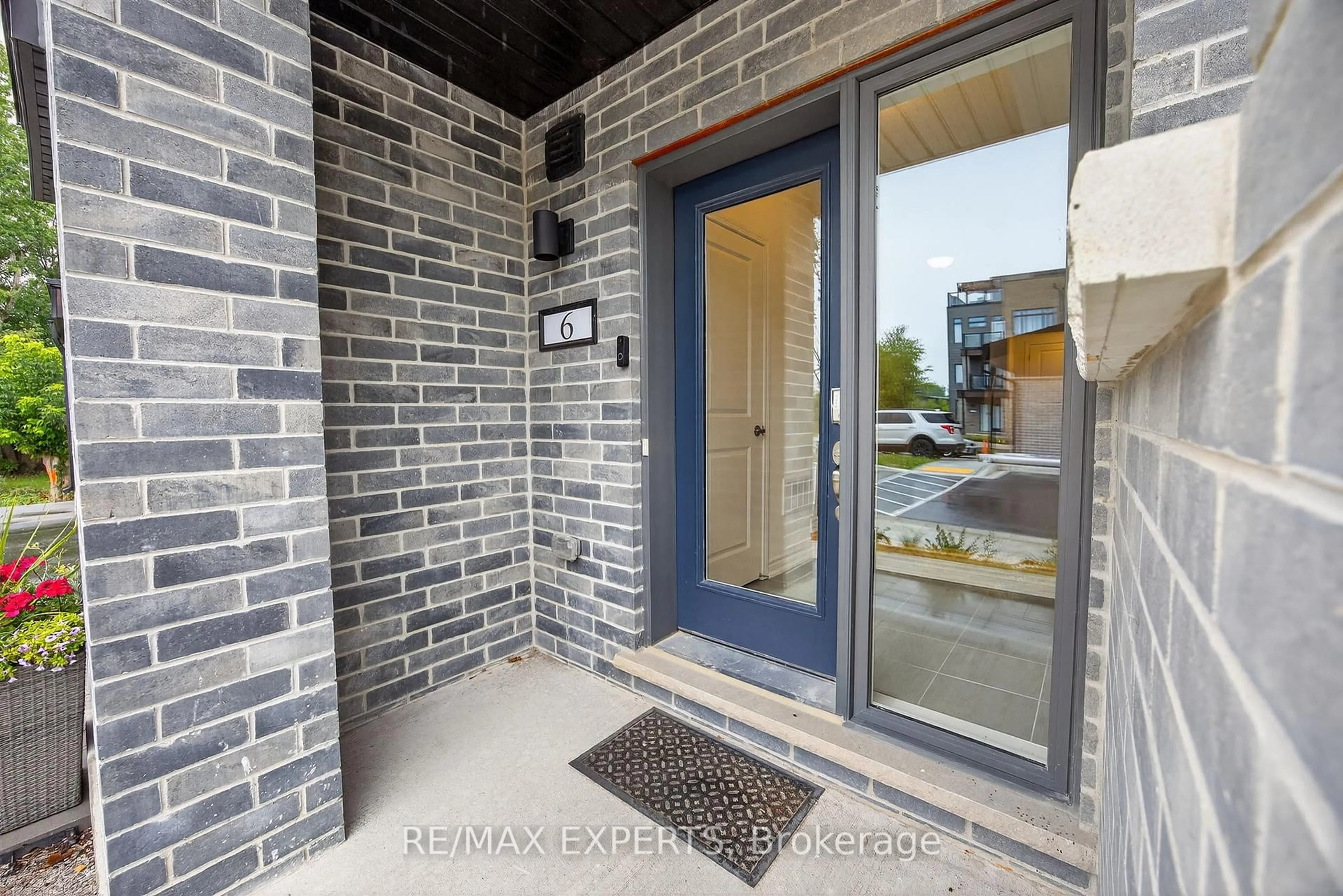 Home with brick exterior material, street for 6 Wyn Wood Lane, Orillia Ontario L3V 8P6