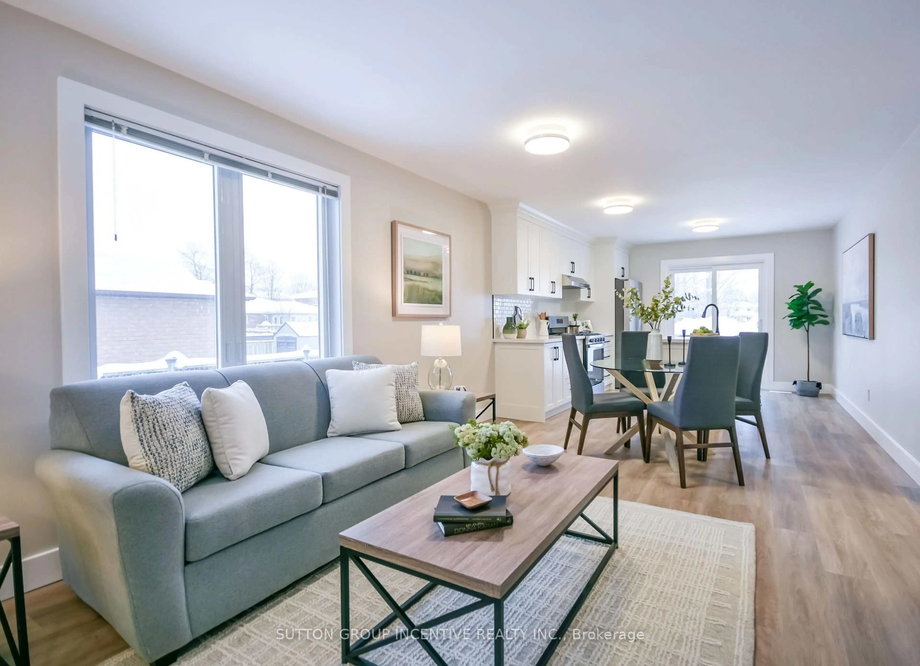 Living room with furniture, wood/laminate floor for 923 Ottawa St, Midland Ontario L4R 5E5