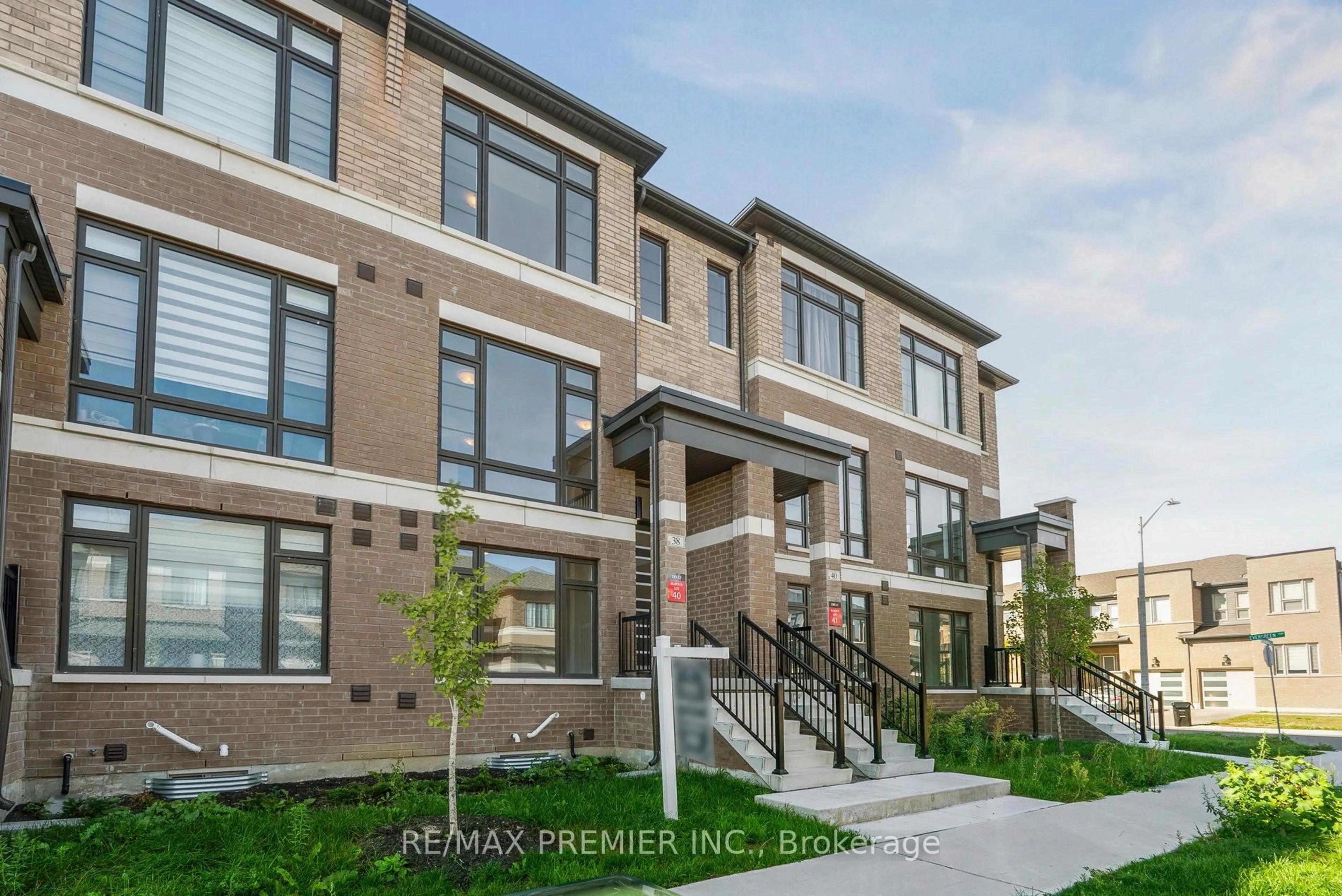 Home with brick exterior material, street for 38 Cherry Hill Lane, Barrie Ontario L4N 6K7