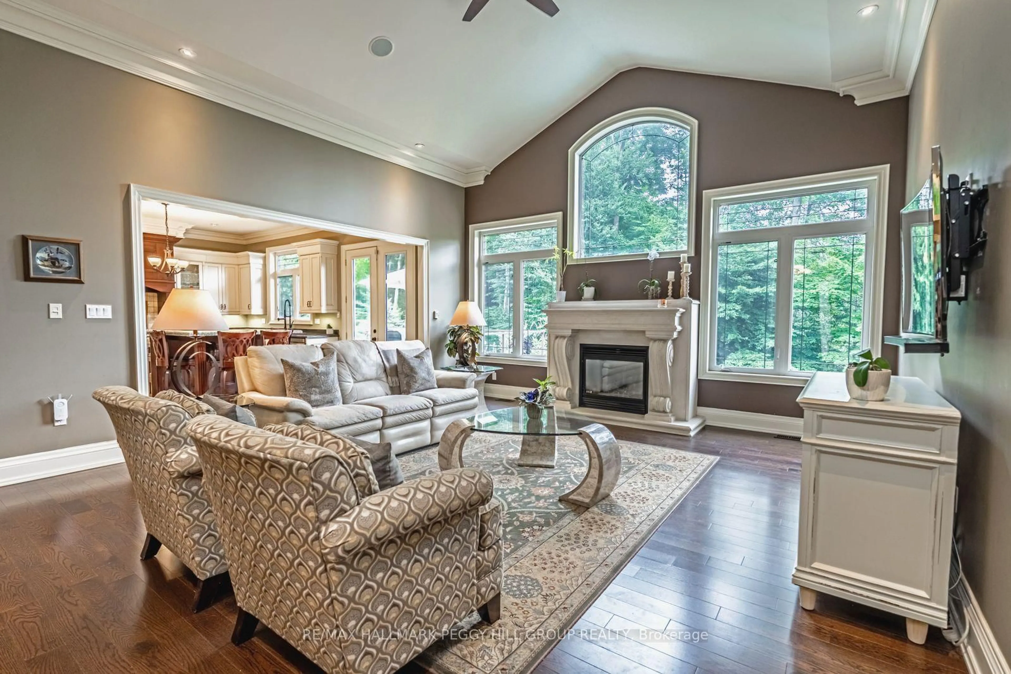 Living room with furniture, unknown for 32 Gallagher Cres, Springwater Ontario L9X 0K1