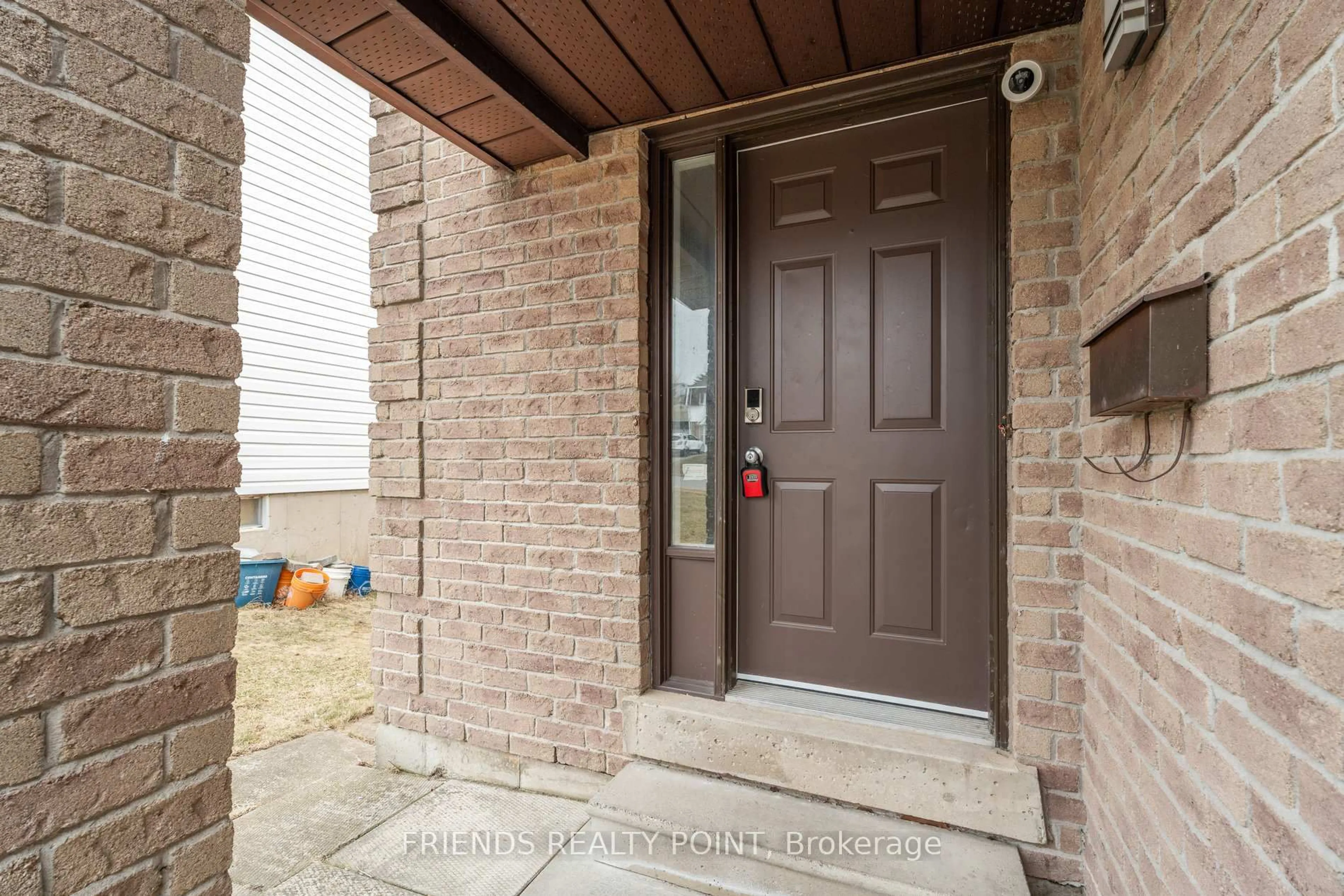 Indoor entryway for 55 Browning Tr, Barrie Ontario L4N 5A5