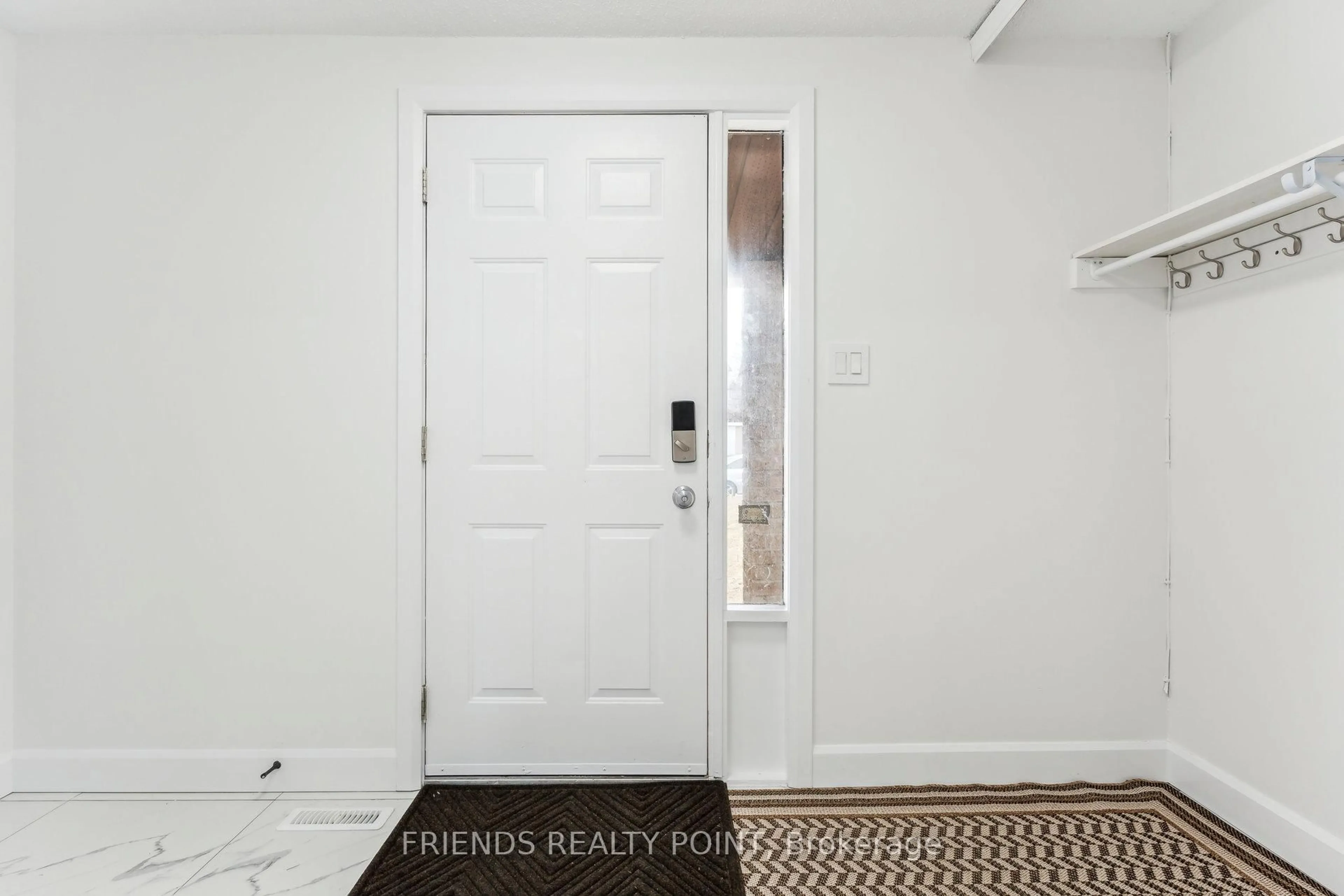 Indoor entryway for 55 Browning Tr, Barrie Ontario L4N 5A5