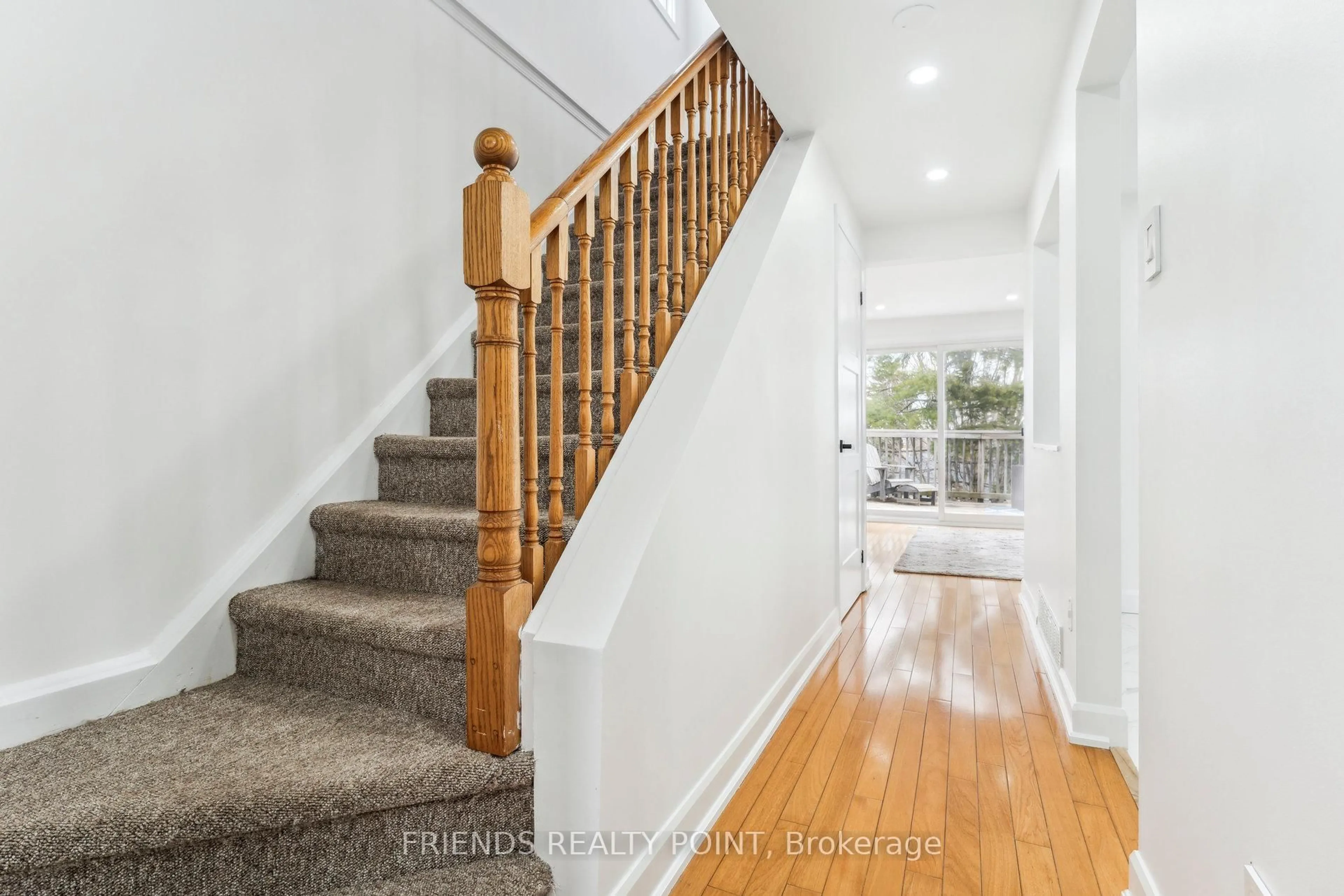 Stairs for 55 Browning Tr, Barrie Ontario L4N 5A5