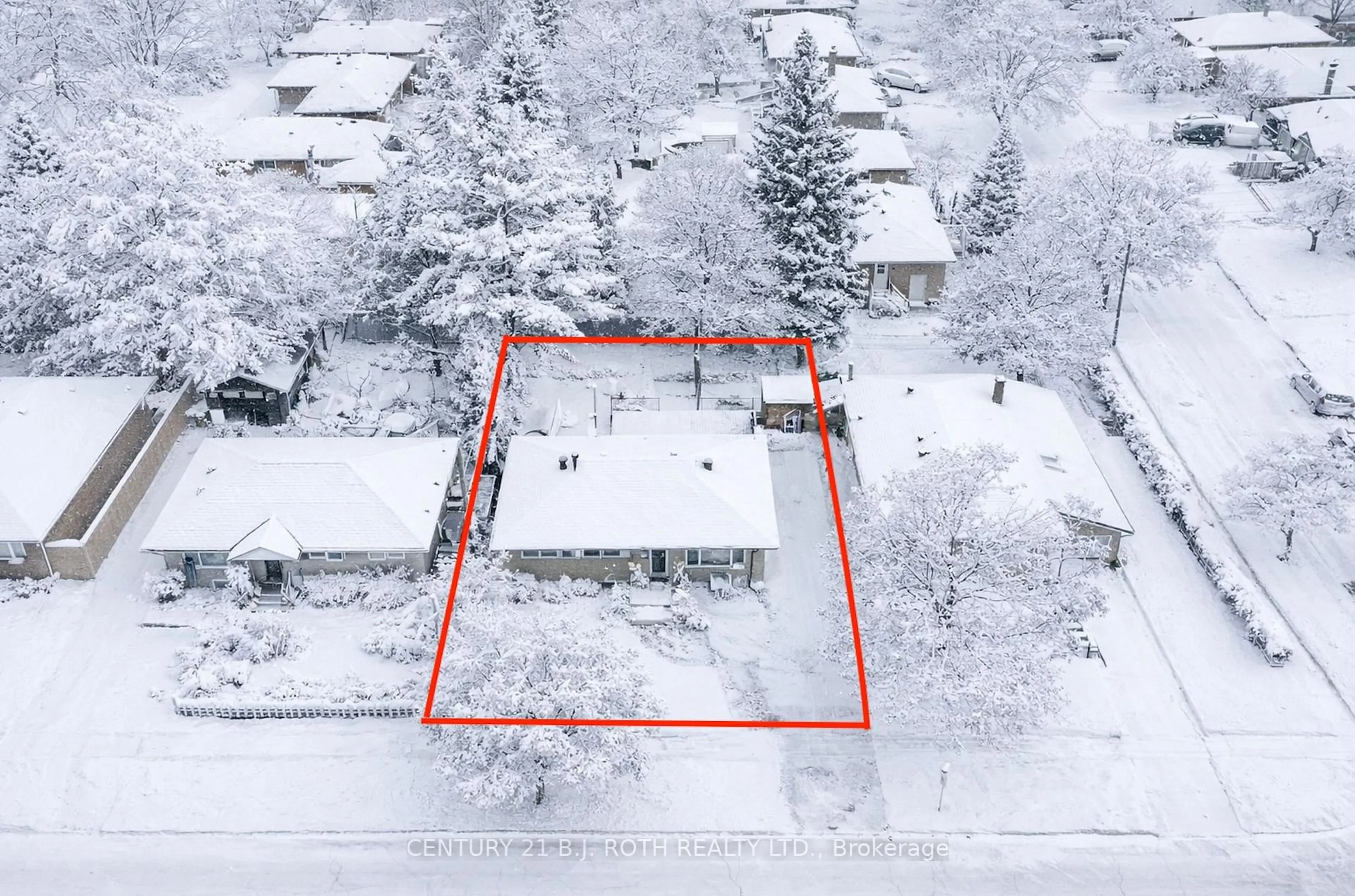 A pic from outside/outdoor area/front of a property/back of a property/a pic from drone, street for 63 Davidson St, Barrie Ontario L4M 3S2