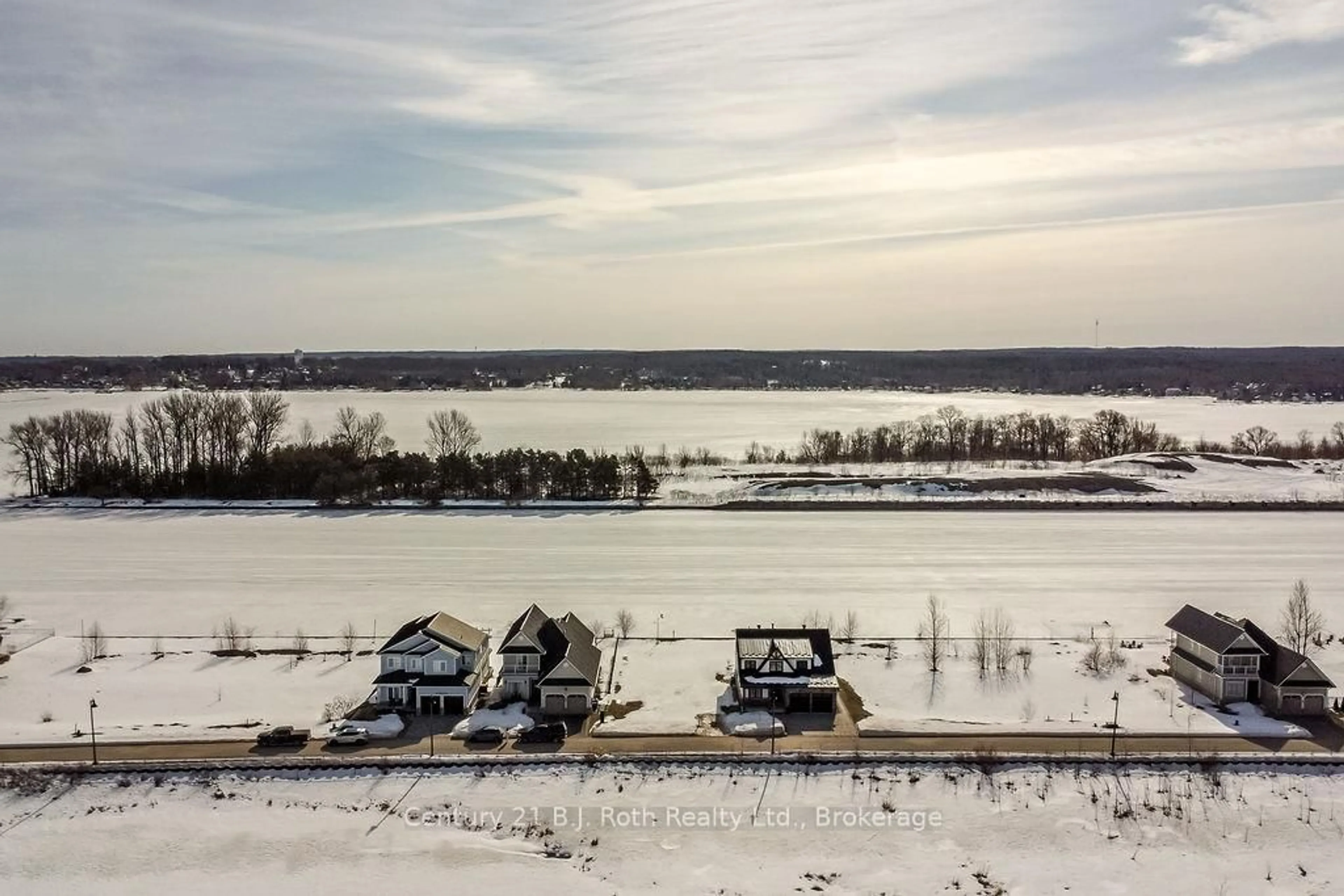 A pic from outside/outdoor area/front of a property/back of a property/a pic from drone, water/lake/river/ocean view for 53 Dock Lane #27, Tay Ontario L0K 1R0