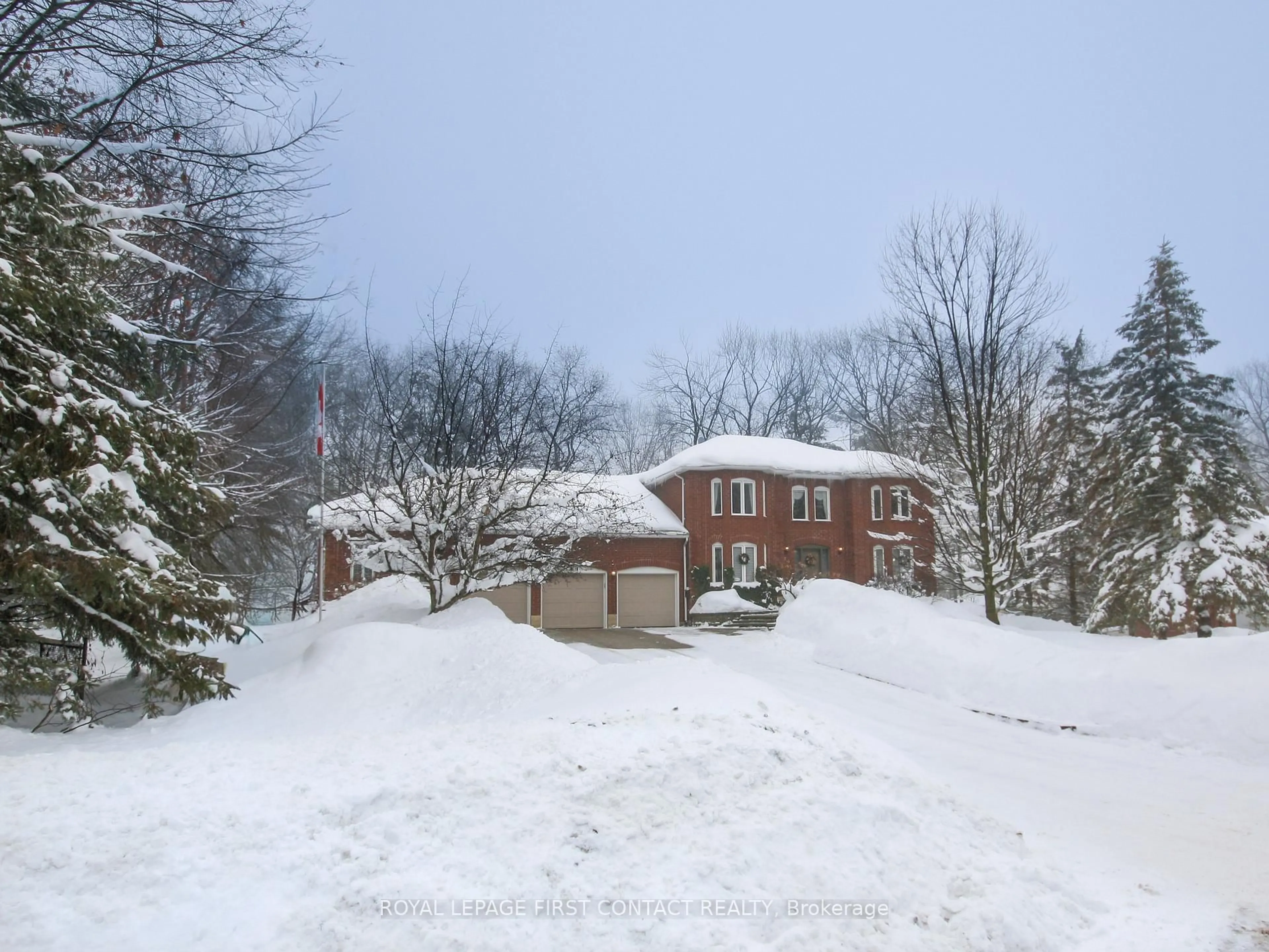 A pic from outside/outdoor area/front of a property/back of a property/a pic from drone, street for 68 Alana Dr, Springwater Ontario L4N 7K8