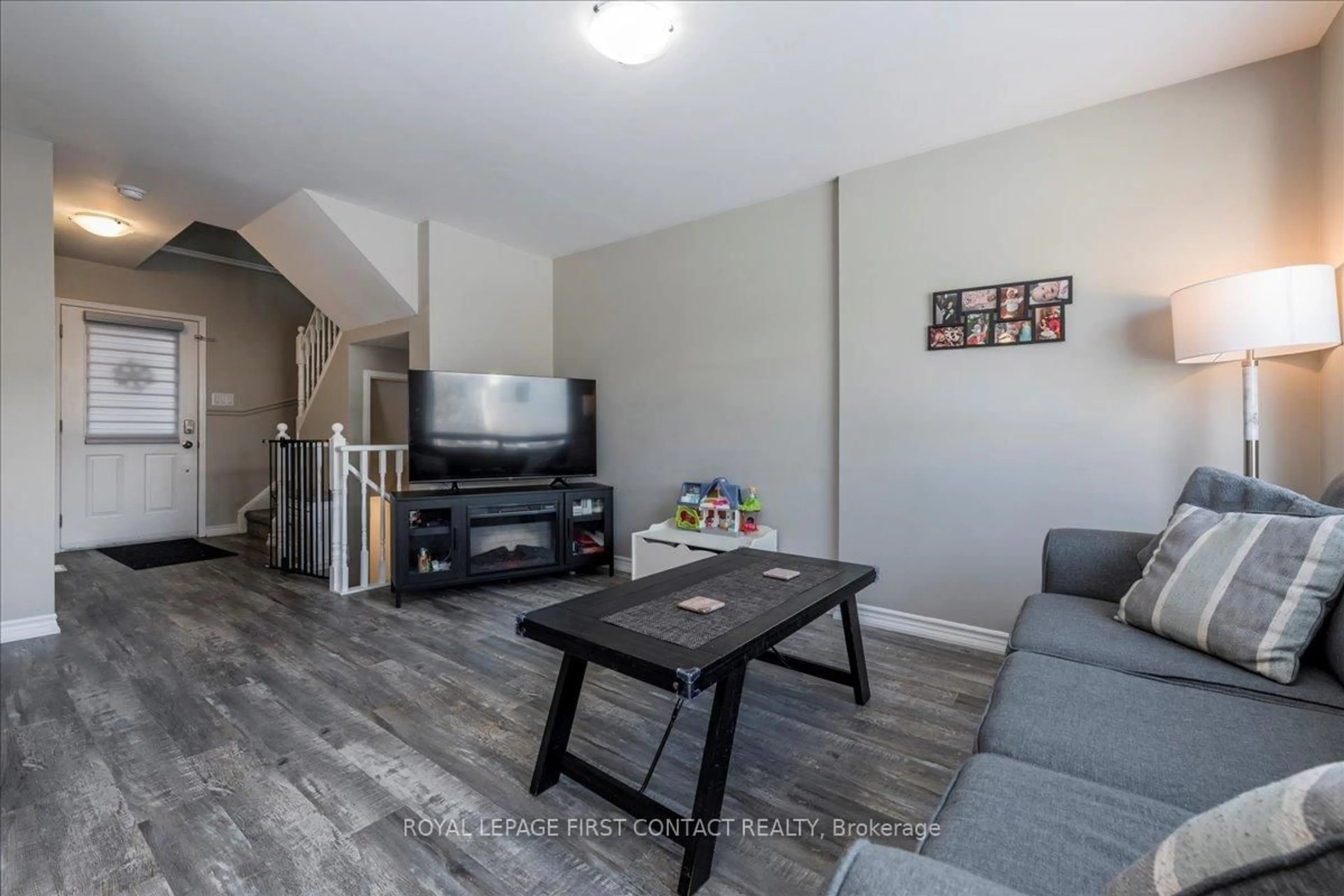 Living room with furniture, unknown for 193 Pickett Cres, Barrie Ontario L4N 8C2