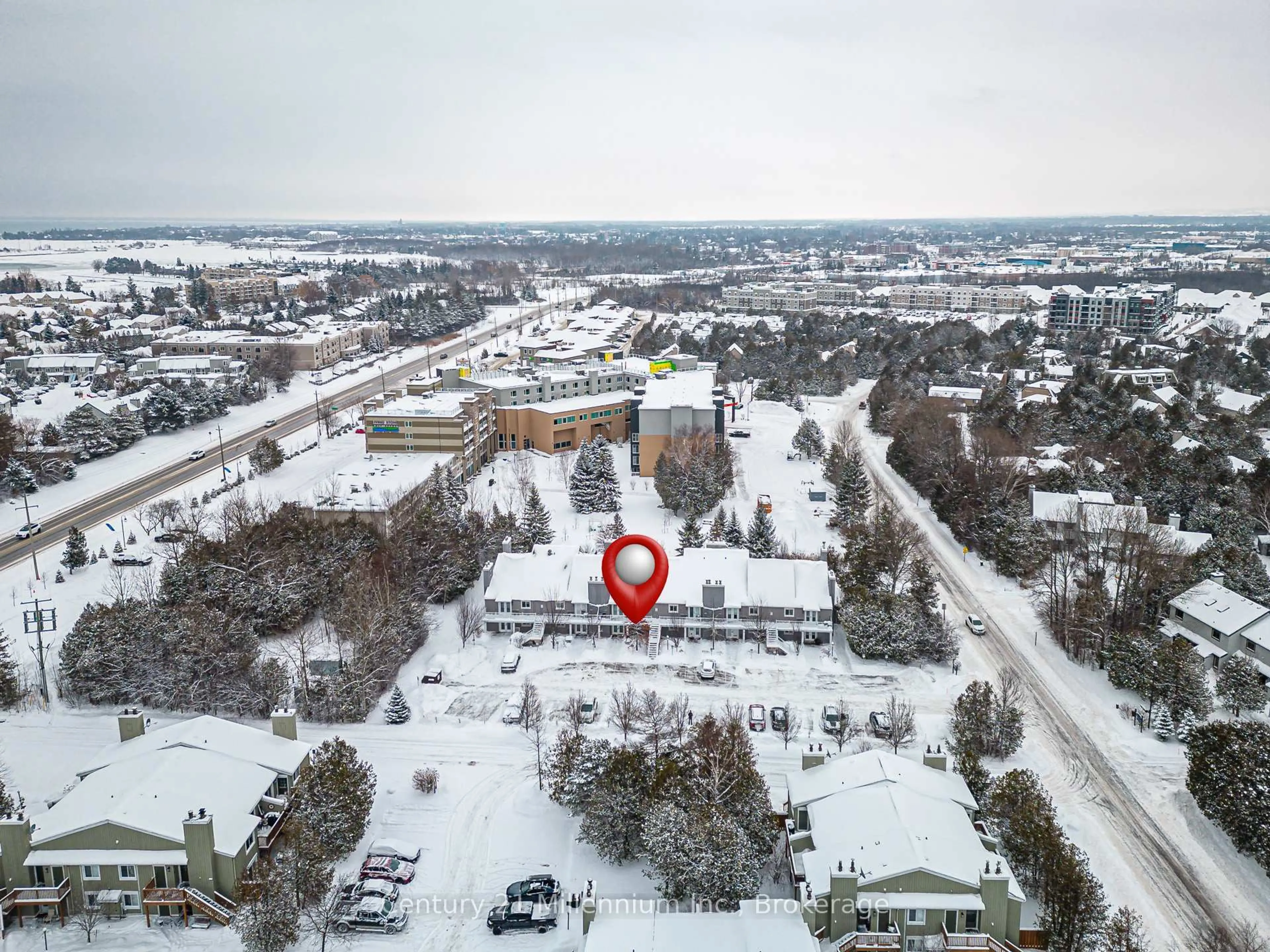 A pic from outside/outdoor area/front of a property/back of a property/a pic from drone, street for 11 Dawson Dr #707, Collingwood Ontario L9Y 5B4