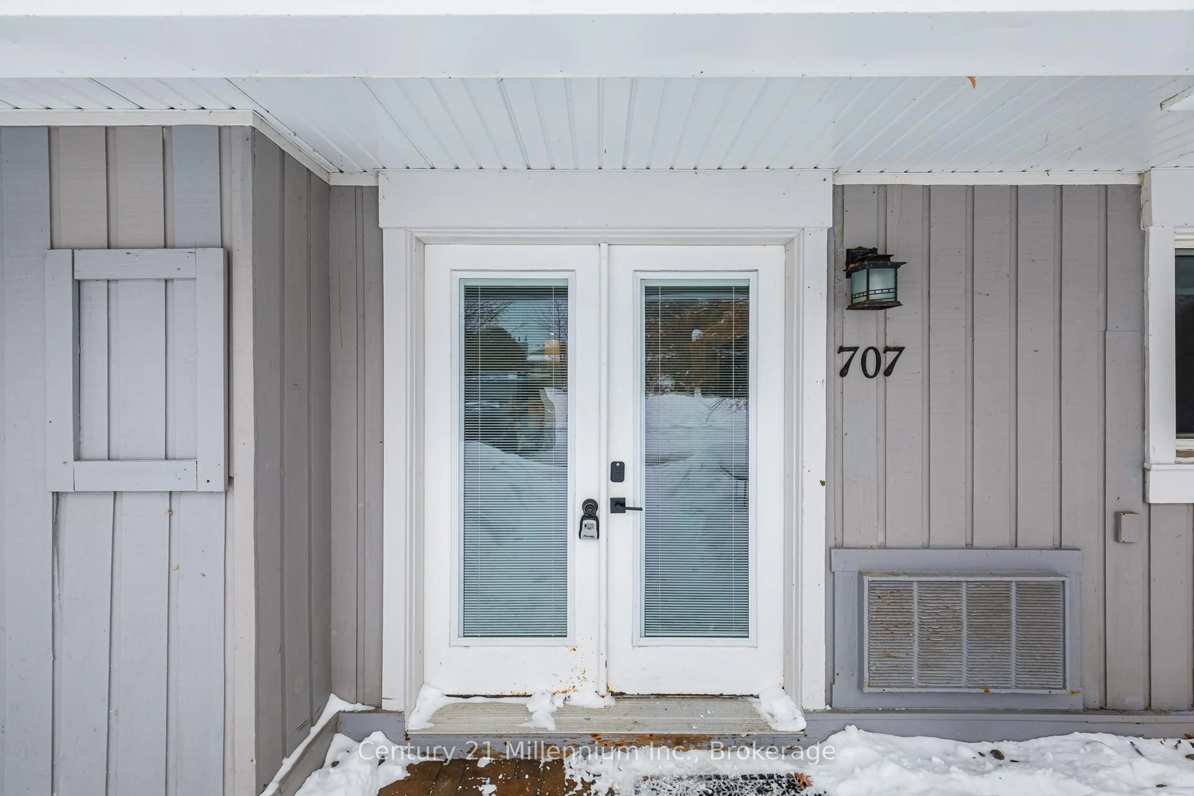 Indoor entryway for 11 Dawson Dr #707, Collingwood Ontario L9Y 5B4