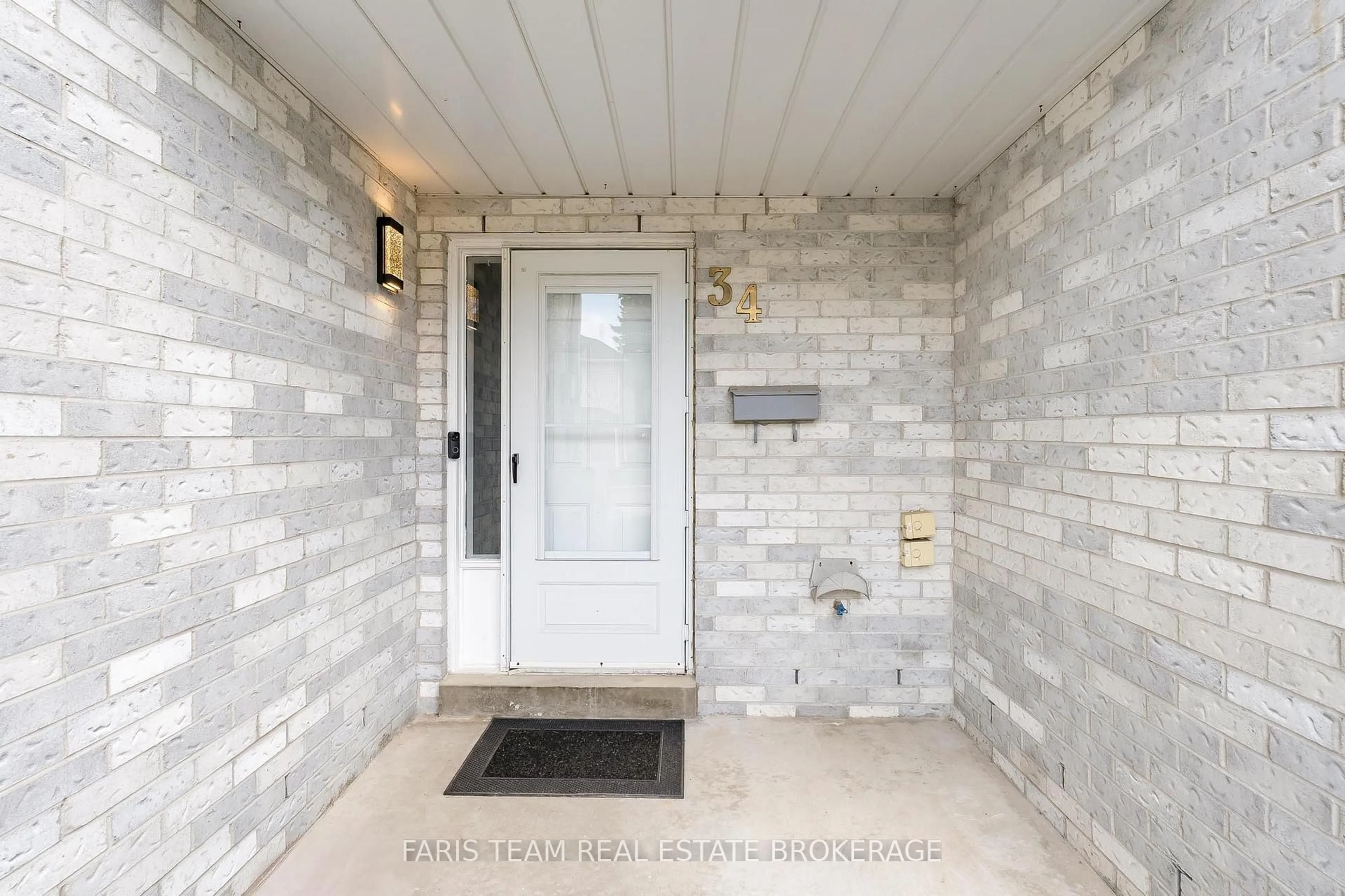 Indoor entryway for 120 D'Ambrosio Drive #34, Barrie Ontario L4N 7W3