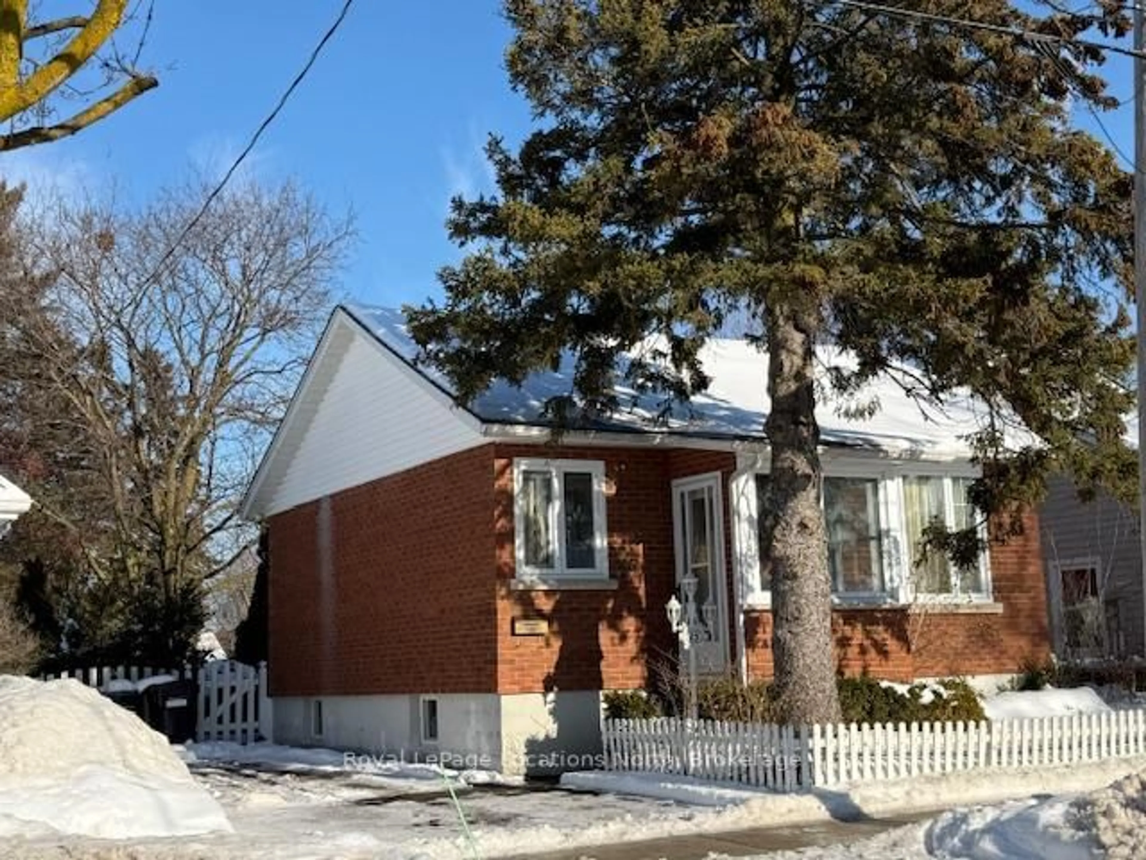 Home with brick exterior material, street for 25 Ninth St, Collingwood Ontario L9Y 2E9