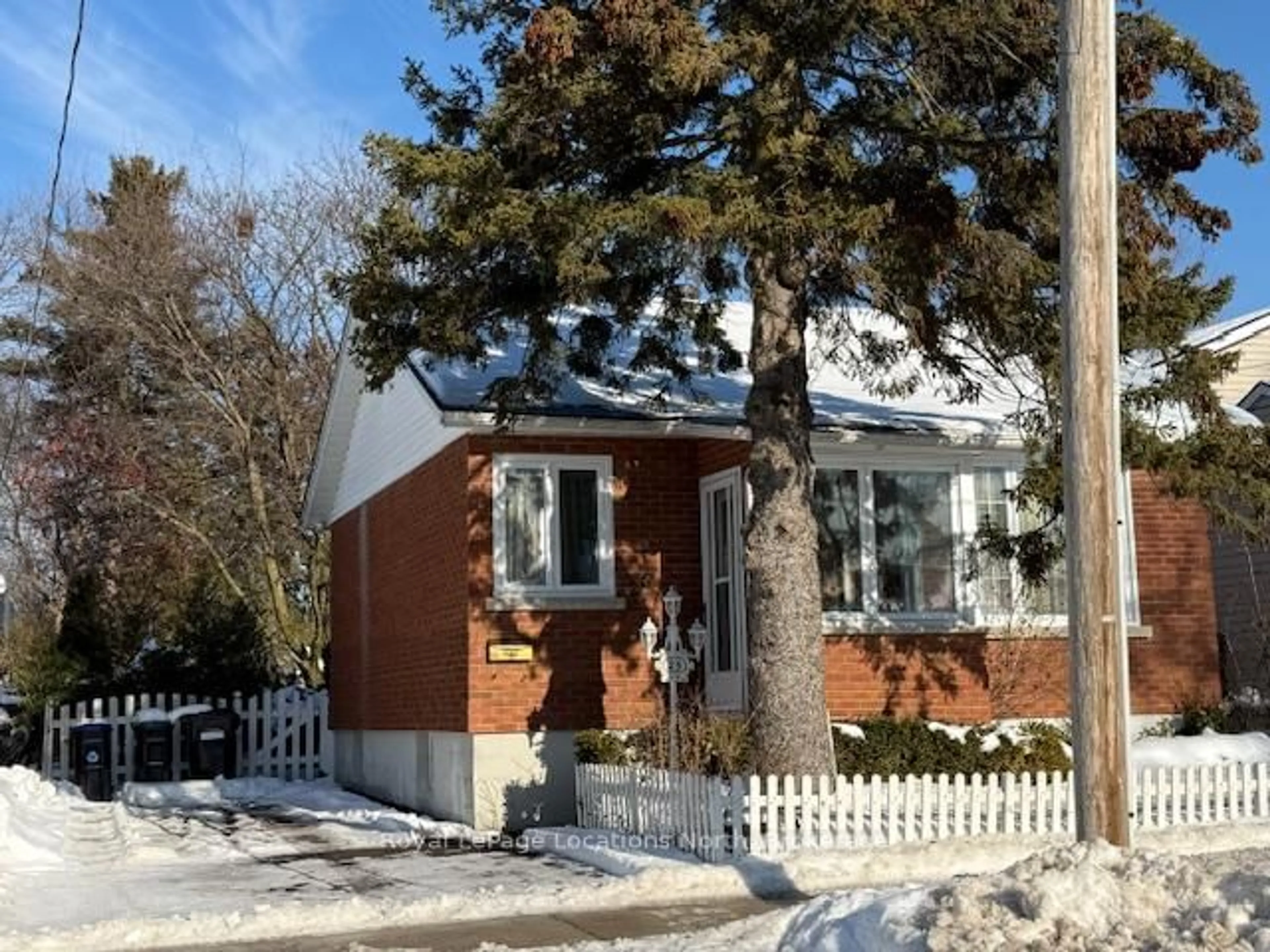 Home with brick exterior material, street for 25 Ninth St, Collingwood Ontario L9Y 2E9