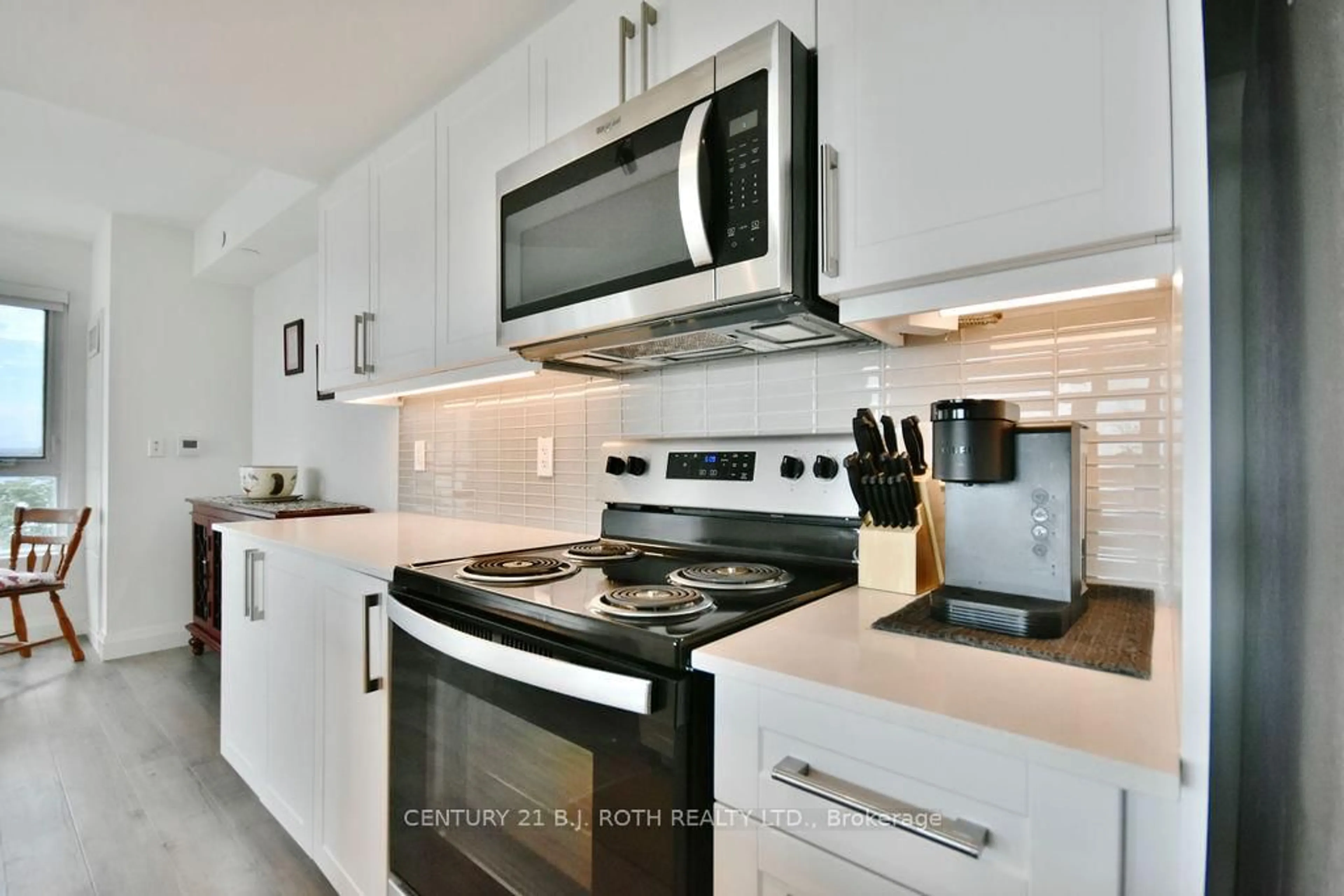 Standard kitchen, unknown for 58 Lakeside Terr #818, Barrie Ontario L4M 0L5