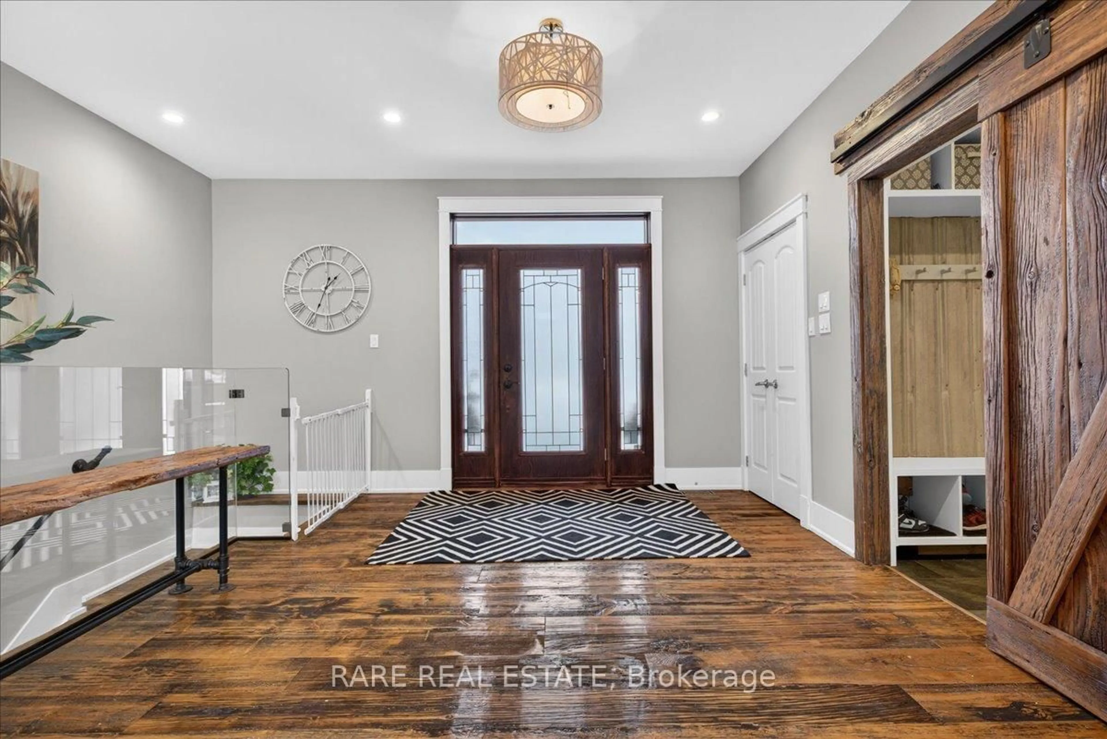 Indoor entryway for 2957 3/4 Sunnidale Sdrd, Clearview Ontario L0M 1N0