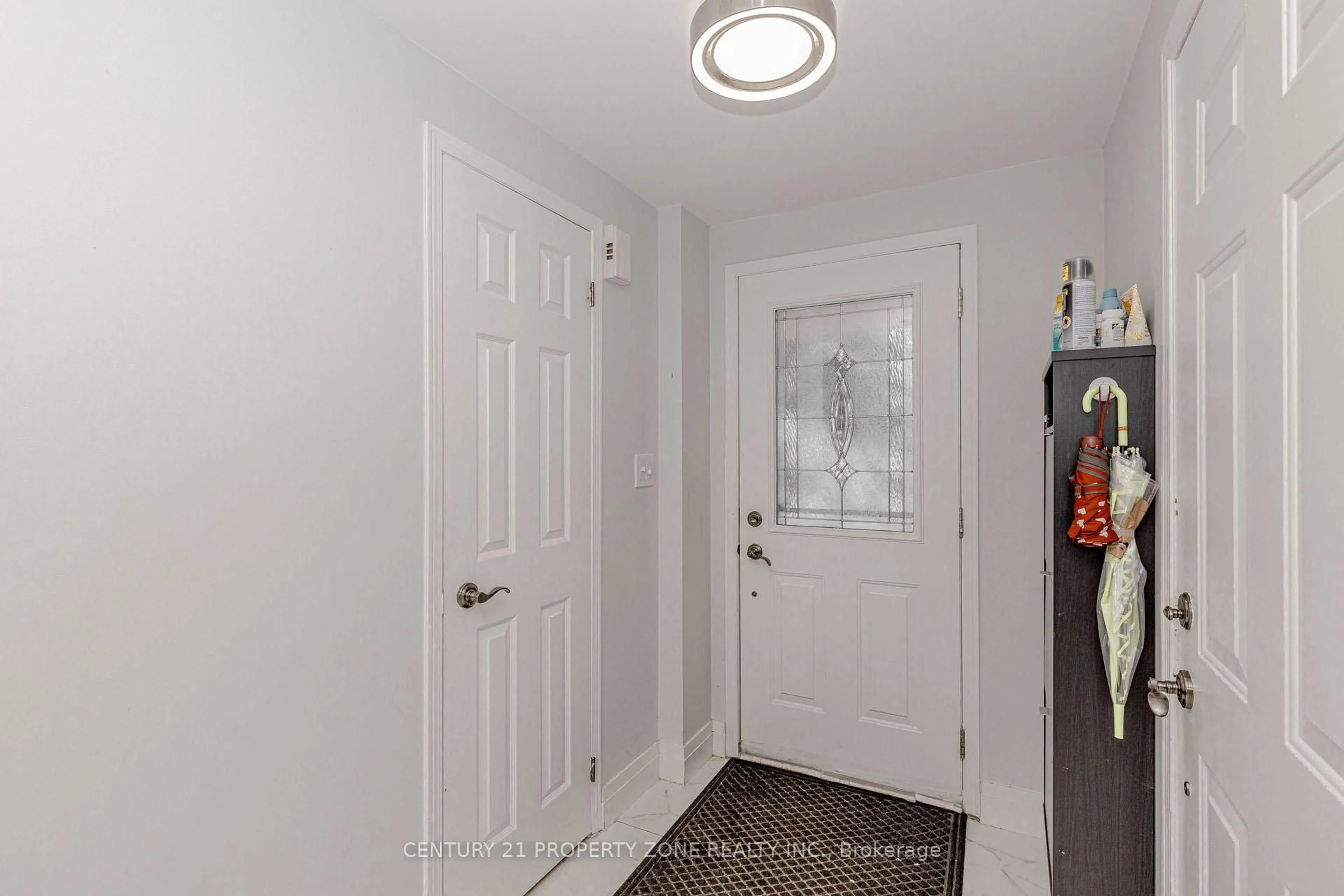 Indoor entryway for 13 White Elm Rd, Barrie Ontario L4N 8S9