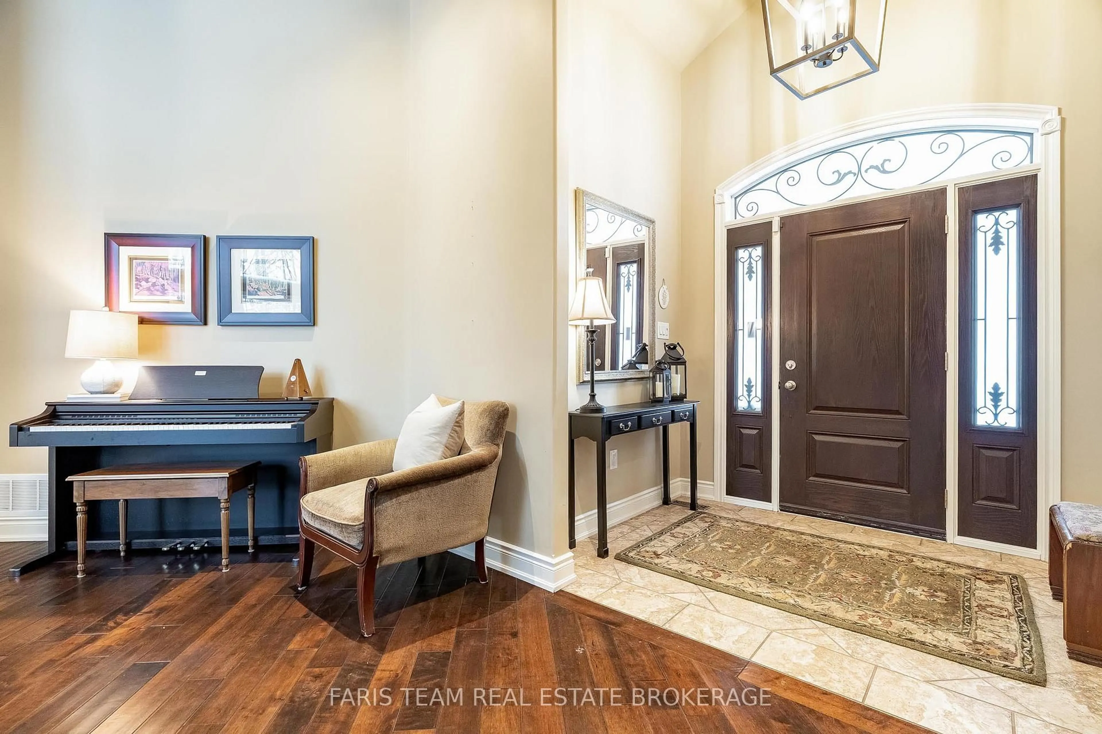 Indoor entryway for 1209 Seadon Rd, Springwater Ontario L9X 1V5