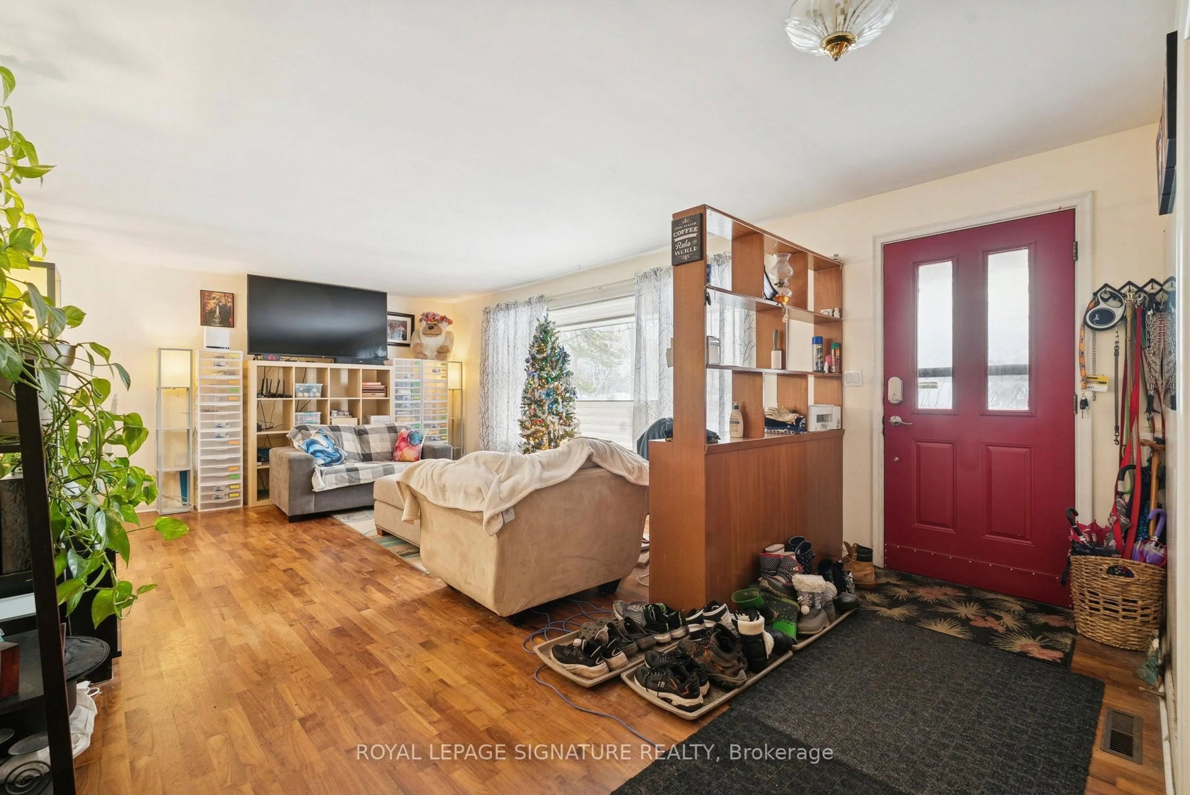 Living room with furniture, unknown for 86 Fittons Rd, Orillia Ontario L3V 2J5