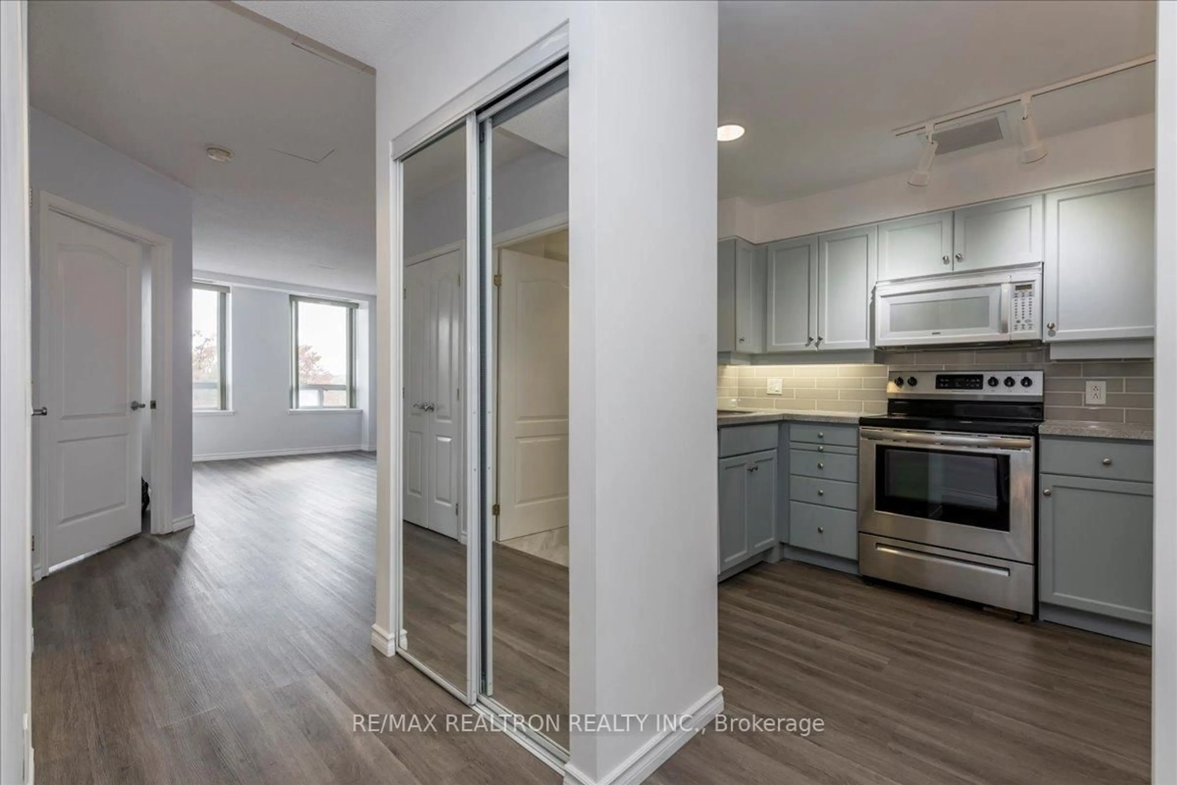 Open concept kitchen, unknown for 74 Ross St #48, Barrie Ontario L4N 1G3