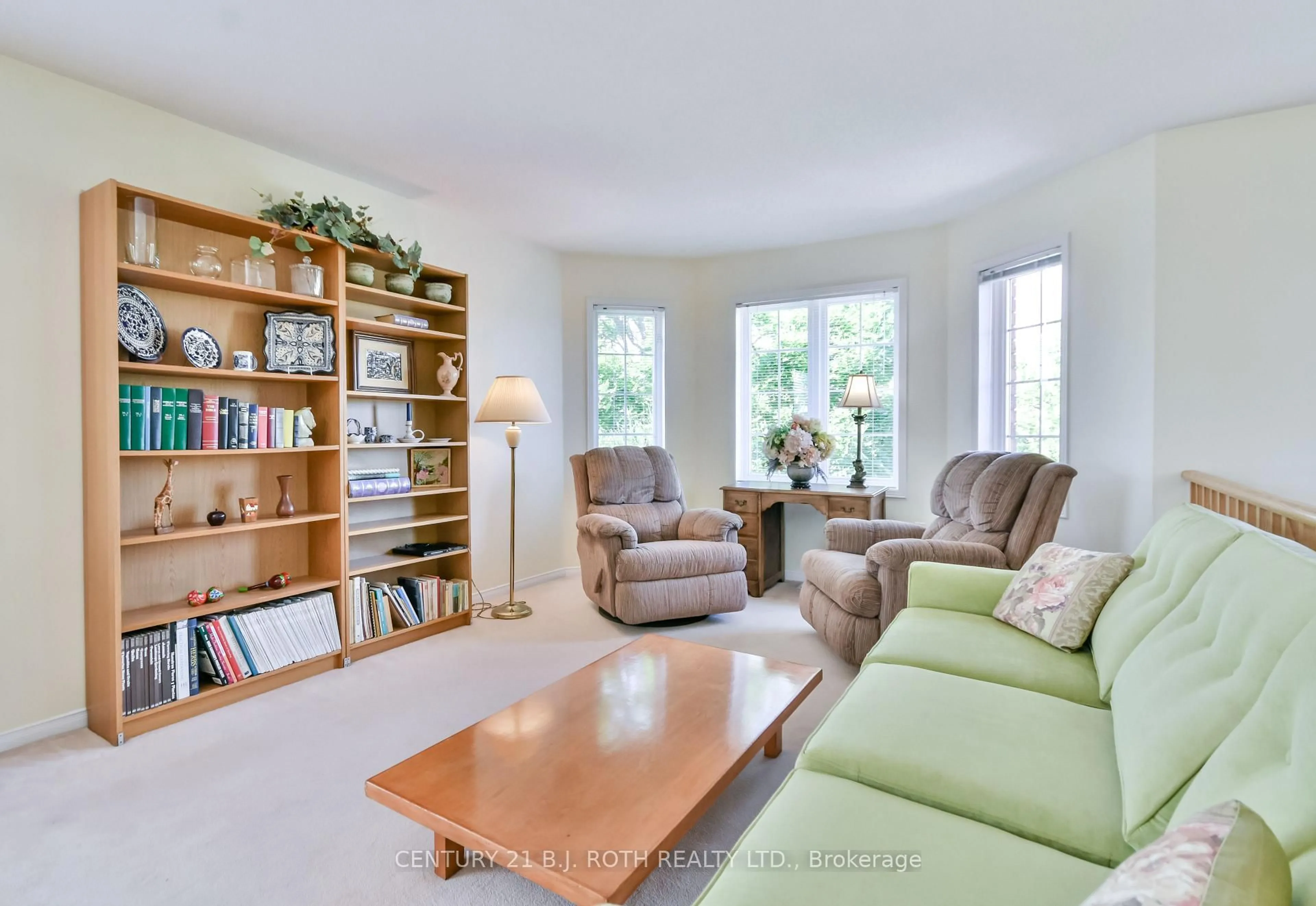 Living room with furniture, unknown for 127 Golden Meadow Rd, Barrie Ontario L4N 8K2