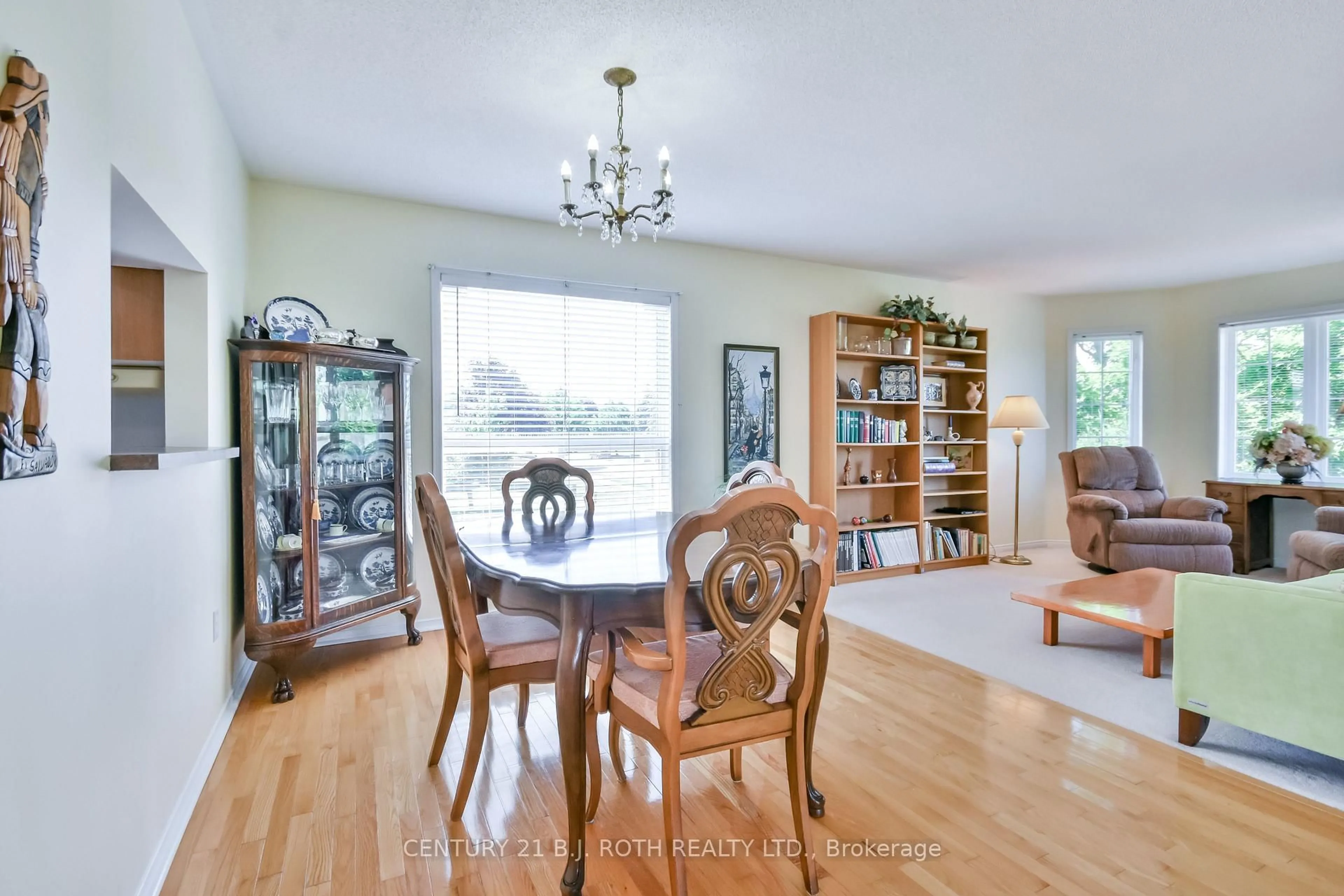 Dining room, wood/laminate floor for 127 Golden Meadow Rd, Barrie Ontario L4N 8K2