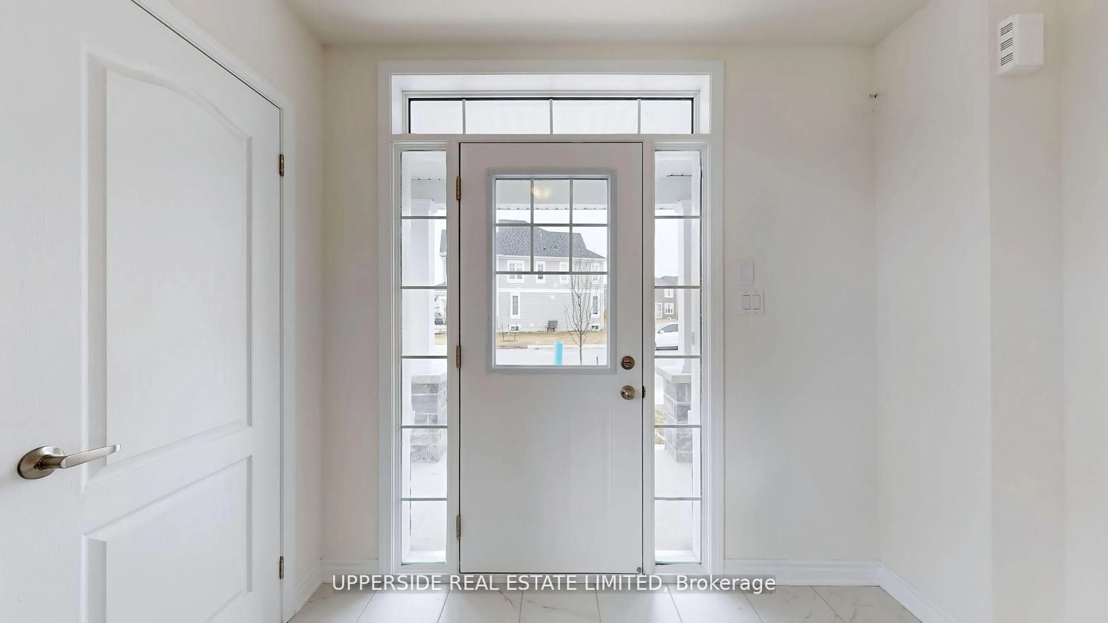 Indoor entryway for 26 Shapira Ave, Wasaga Beach Ontario L9Z 0K2