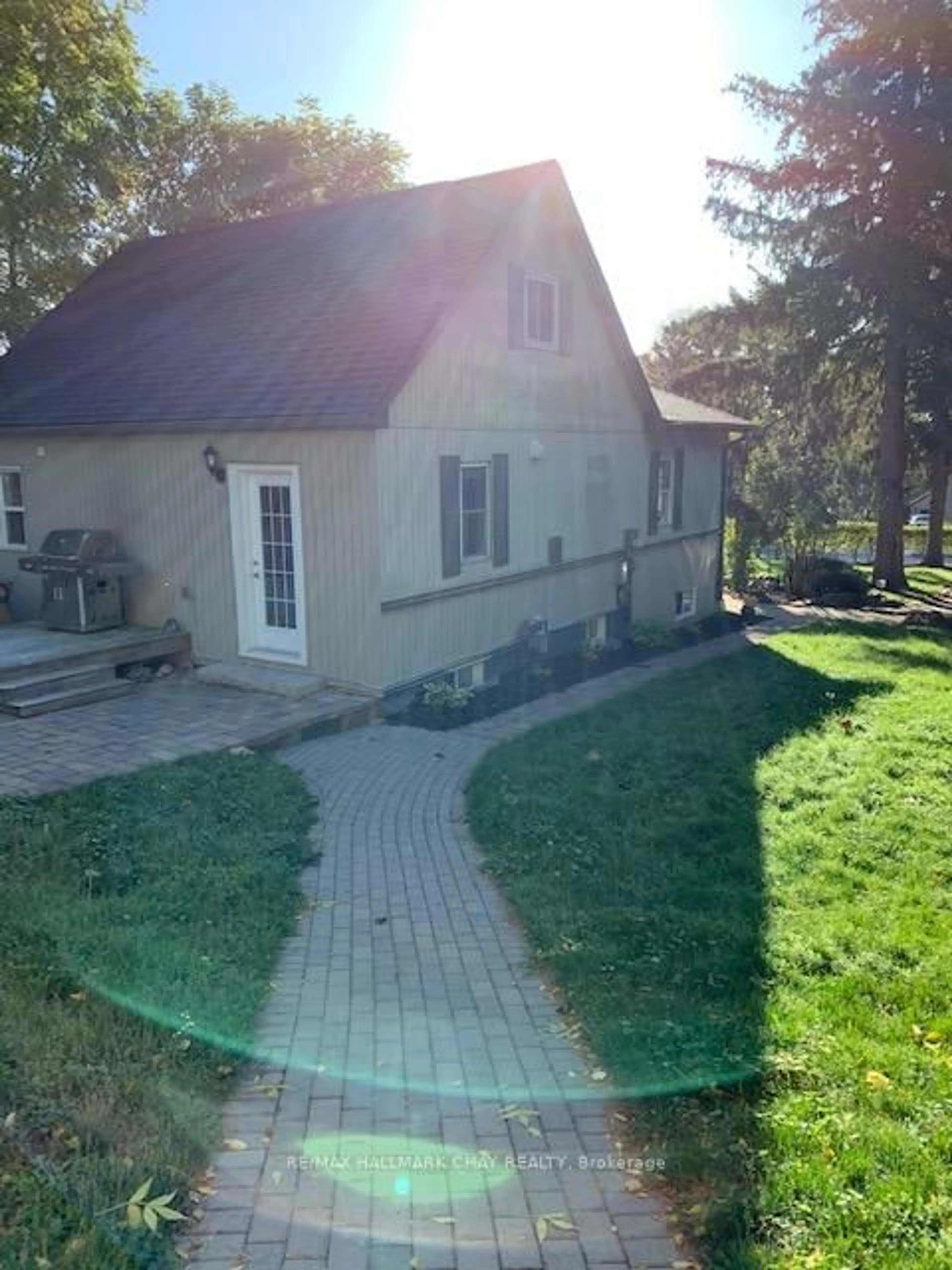 Patio, street for 32 Grove St #1, 2, 3, Barrie Ontario L4N 1M7