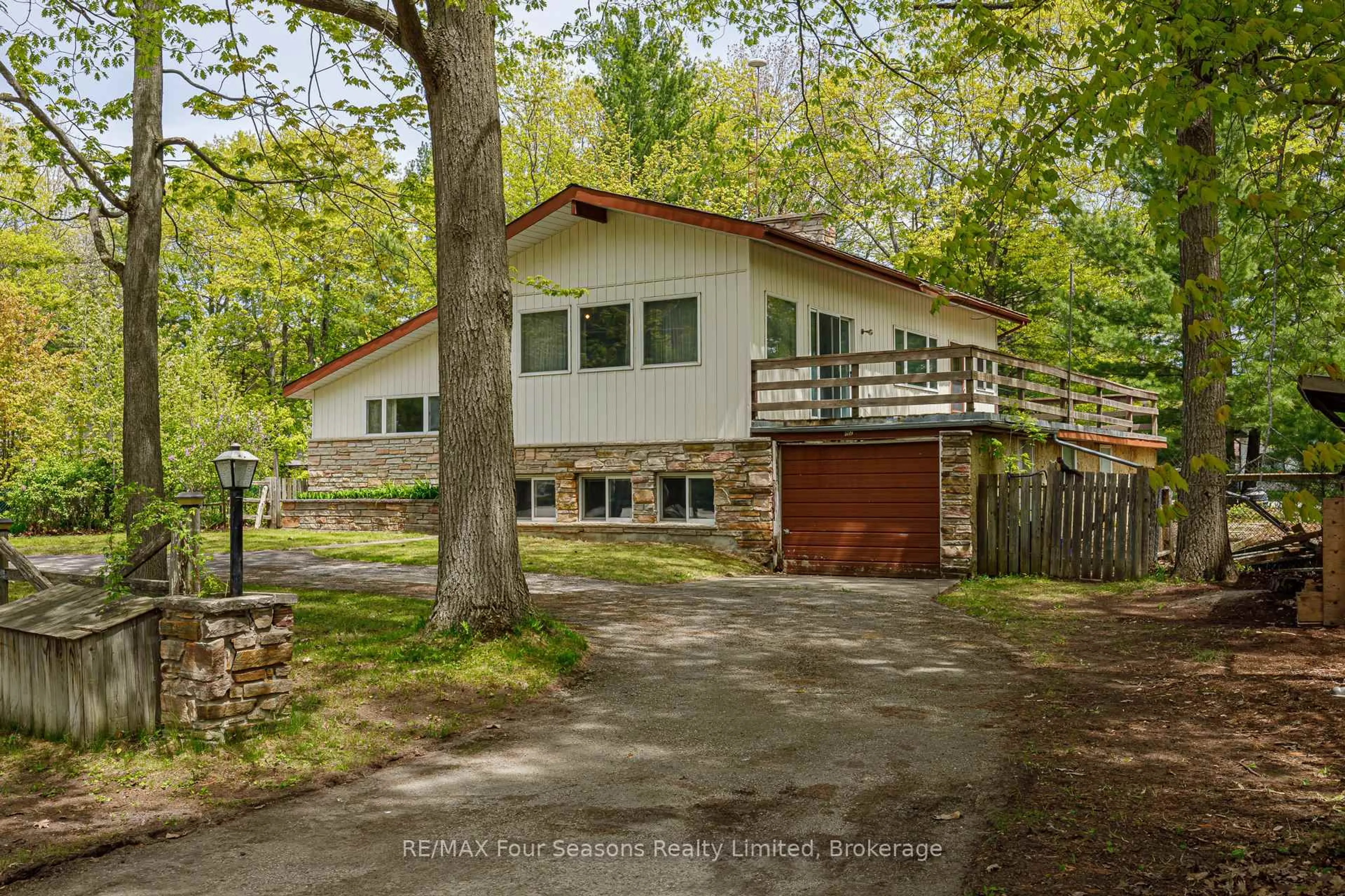 Unknown for 828 Oxbow Park Dr, Wasaga Beach Ontario L9Z 2V1