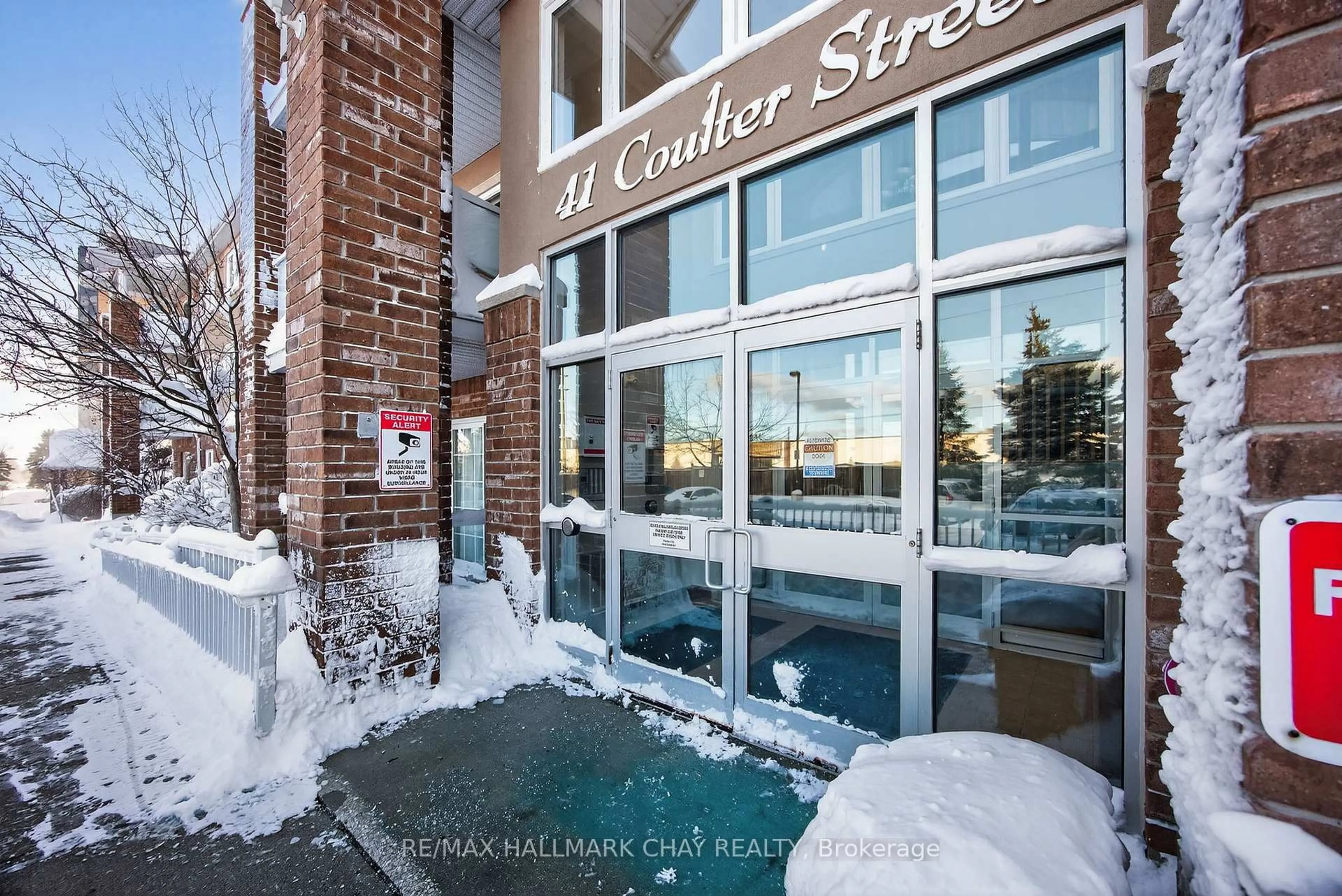 Indoor foyer for 41 Coulter St #3, Barrie Ontario L0K 1S0