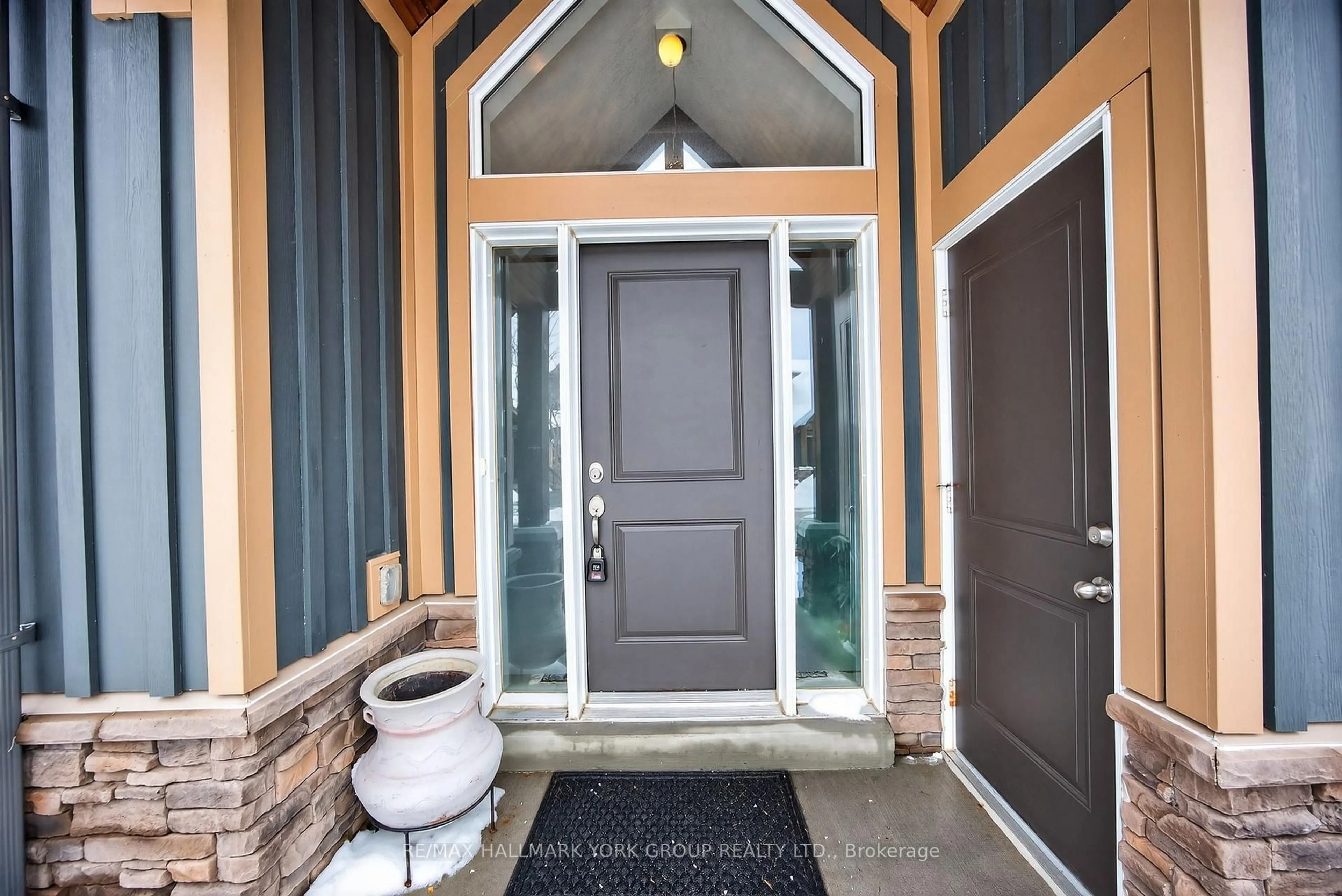 Indoor entryway for 23 Robbie Way, Collingwood Ontario L9Y 5H9