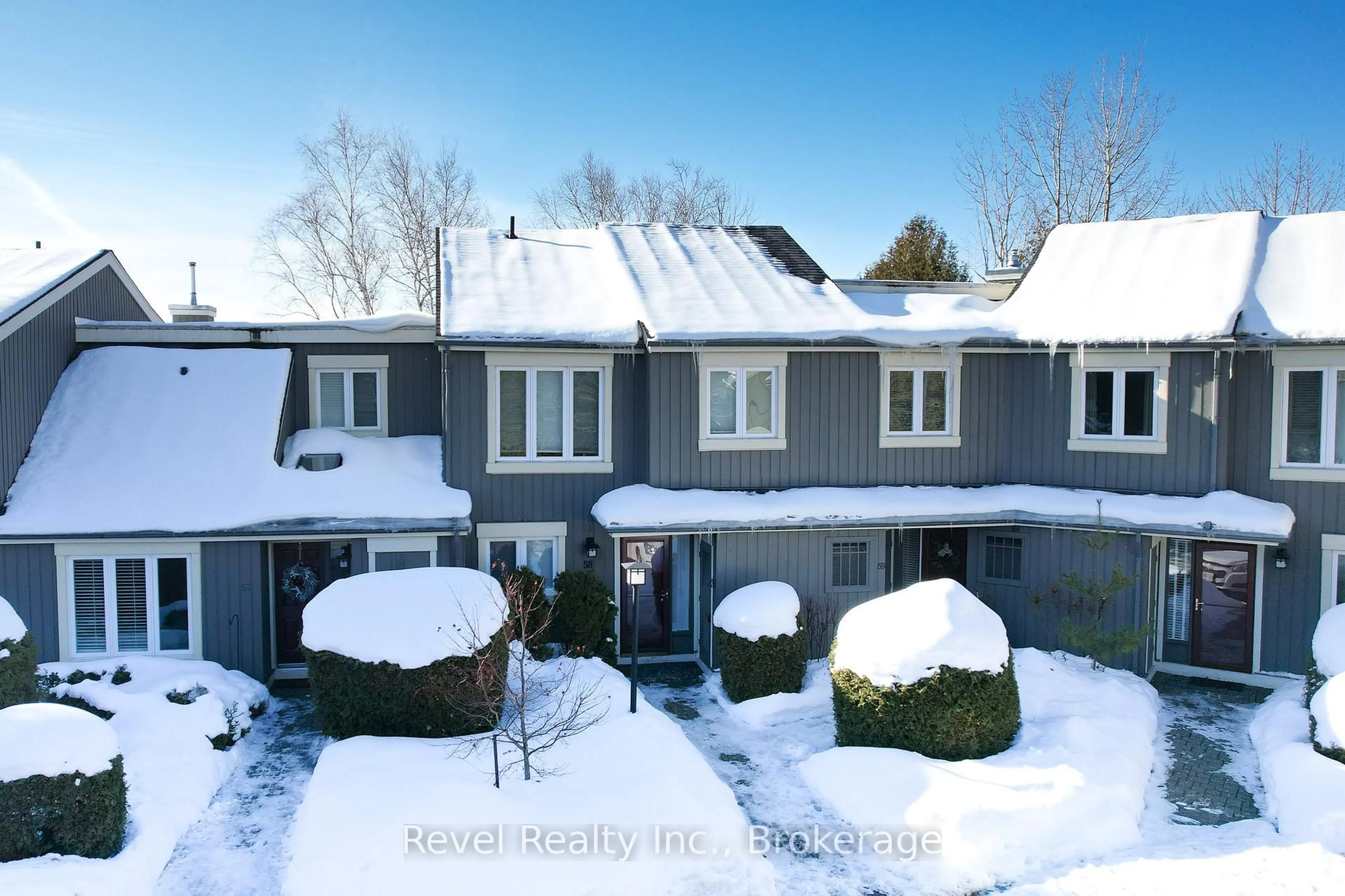 A pic from outside/outdoor area/front of a property/back of a property/a pic from drone, street for 145 Fairway Cres #58, Collingwood Ontario L9Y 5B4