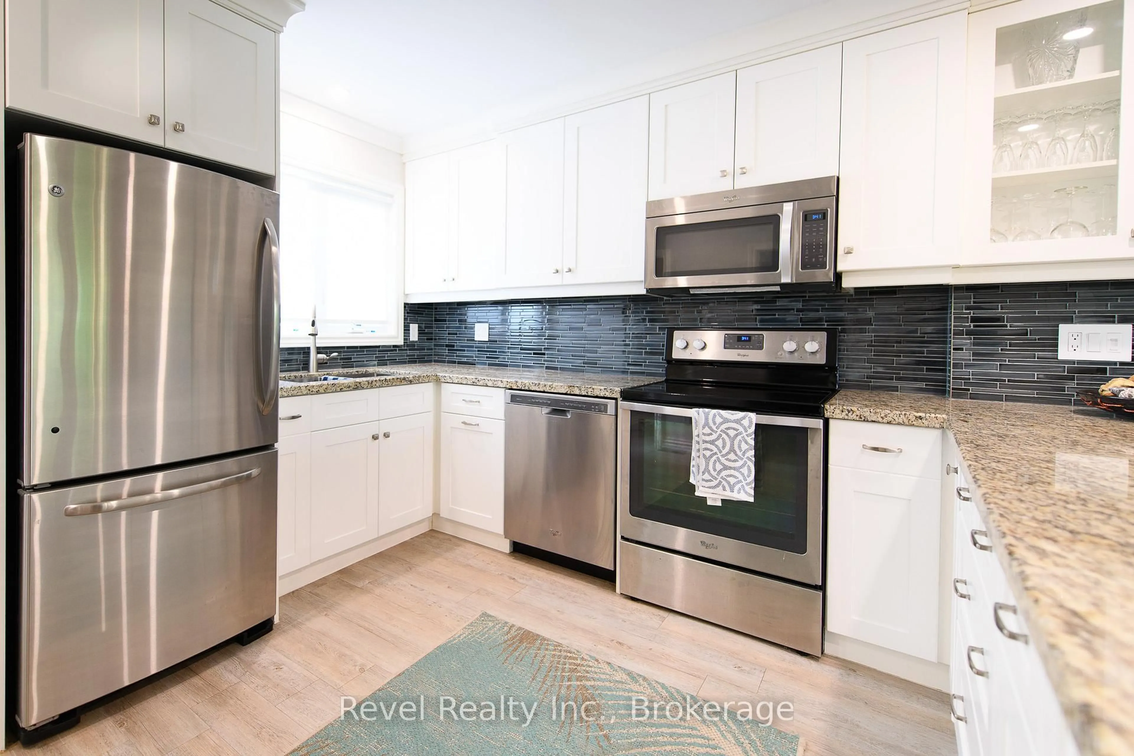 Standard kitchen, unknown for 145 Fairway Cres #58, Collingwood Ontario L9Y 5B4