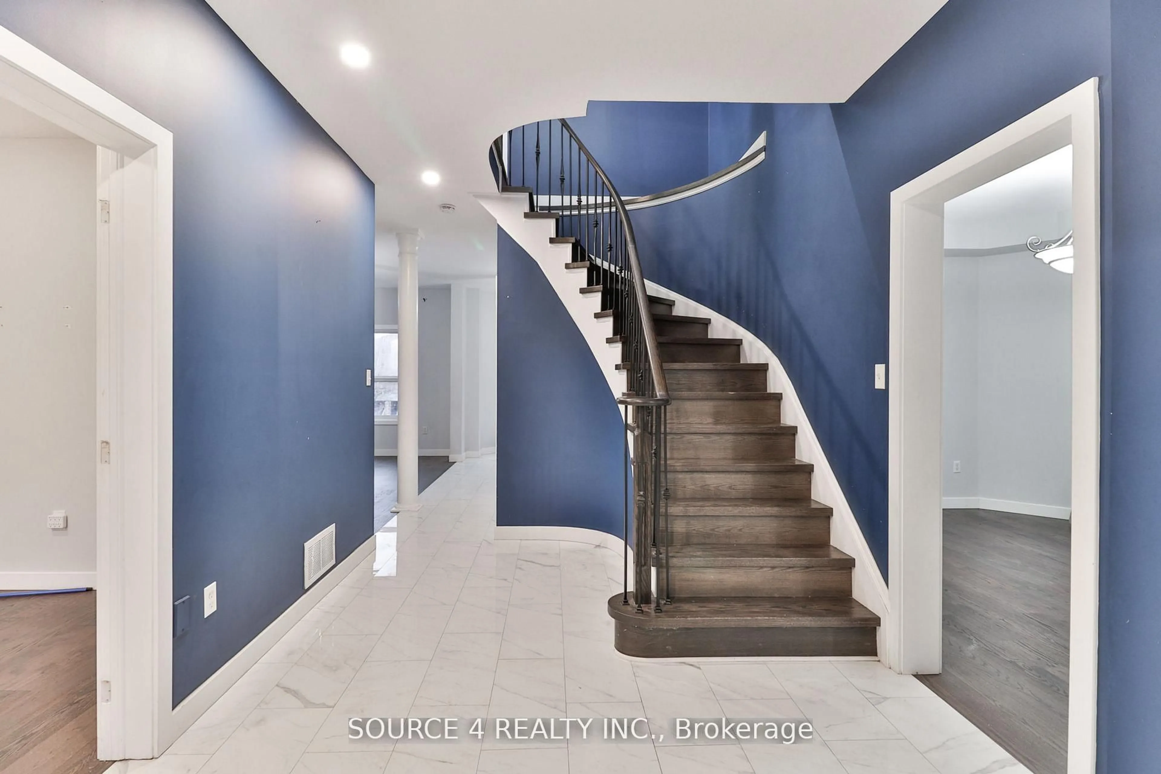 Stairs for 262 Livingstone St, Barrie Ontario L4M 6N6