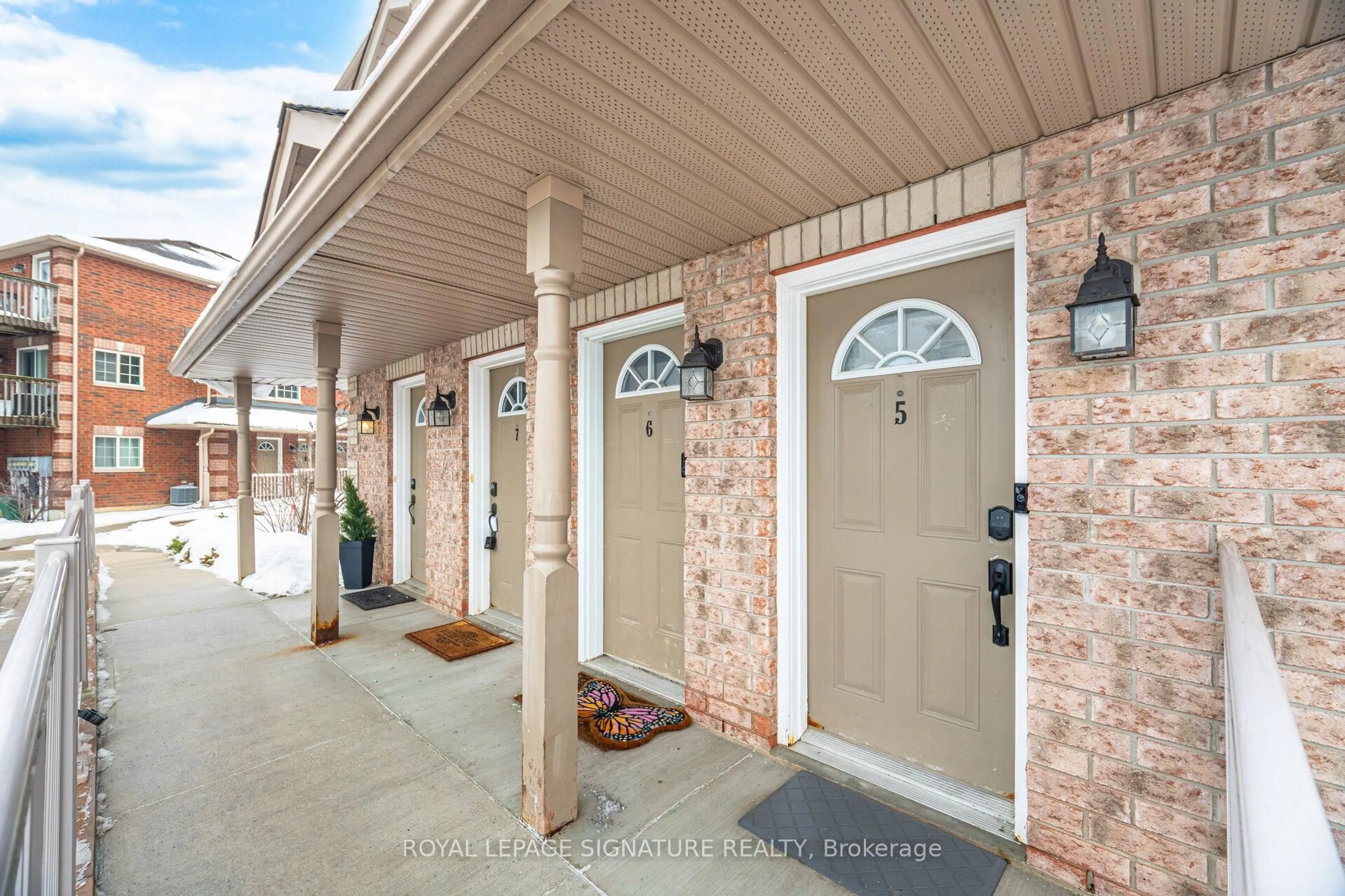 Indoor entryway for 89 Goodwin Dr #5, Barrie Ontario L4N 6K4