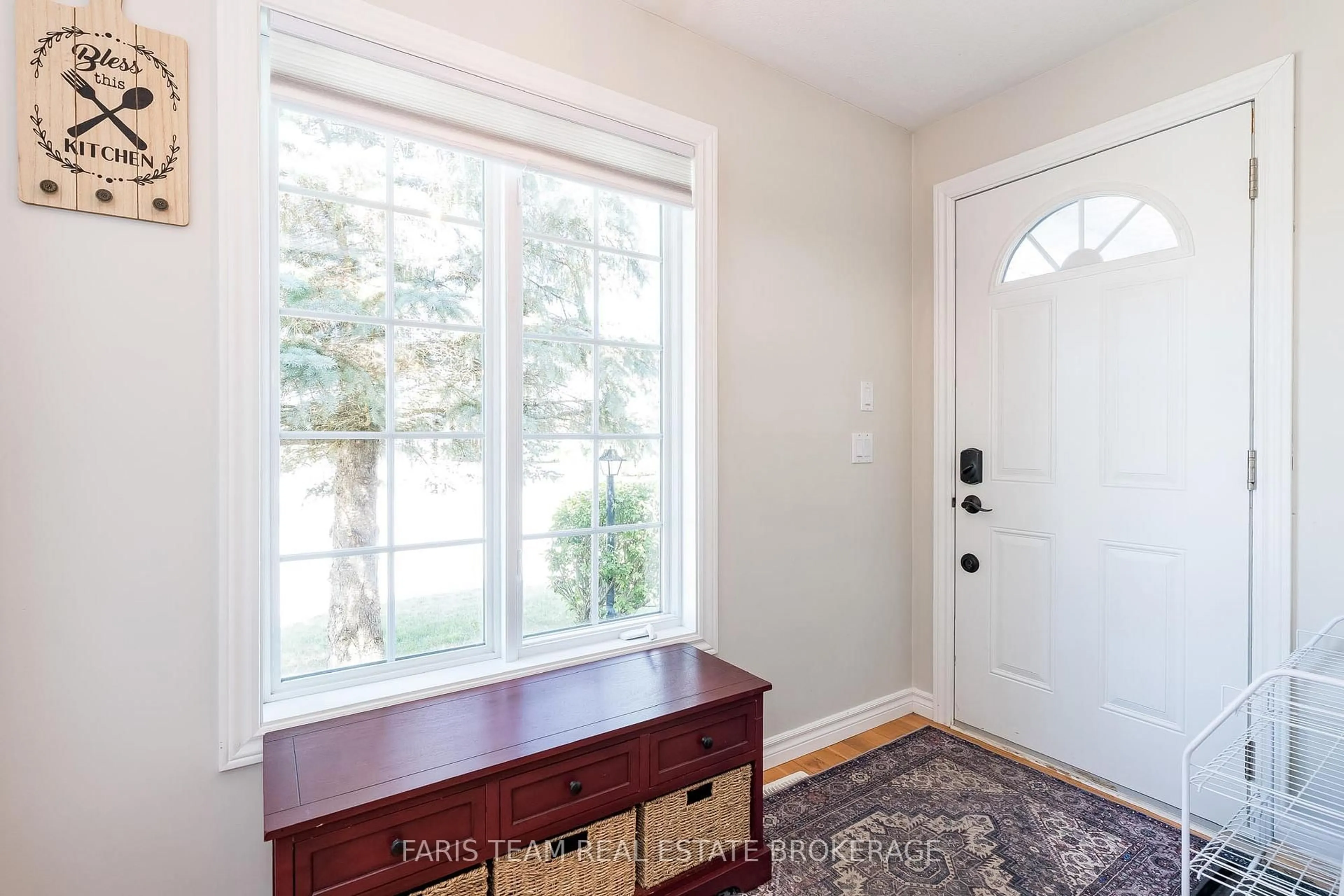 Indoor entryway for 61 Pennsylvania Ave, Wasaga Beach Ontario L9Z 3A8