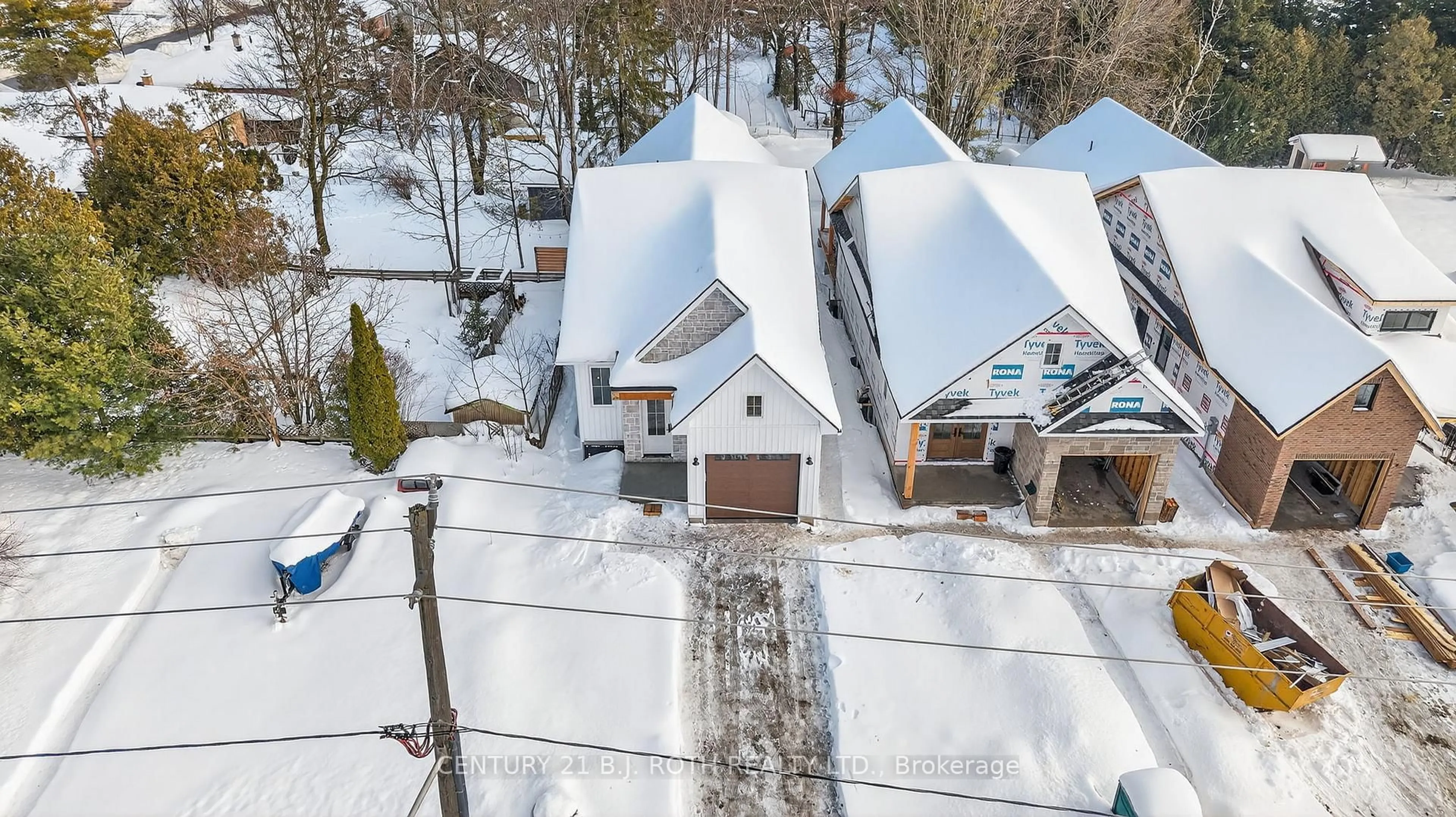 A pic from outside/outdoor area/front of a property/back of a property/a pic from drone, street for 75 Vancouver St, Barrie Ontario L4M 4M2
