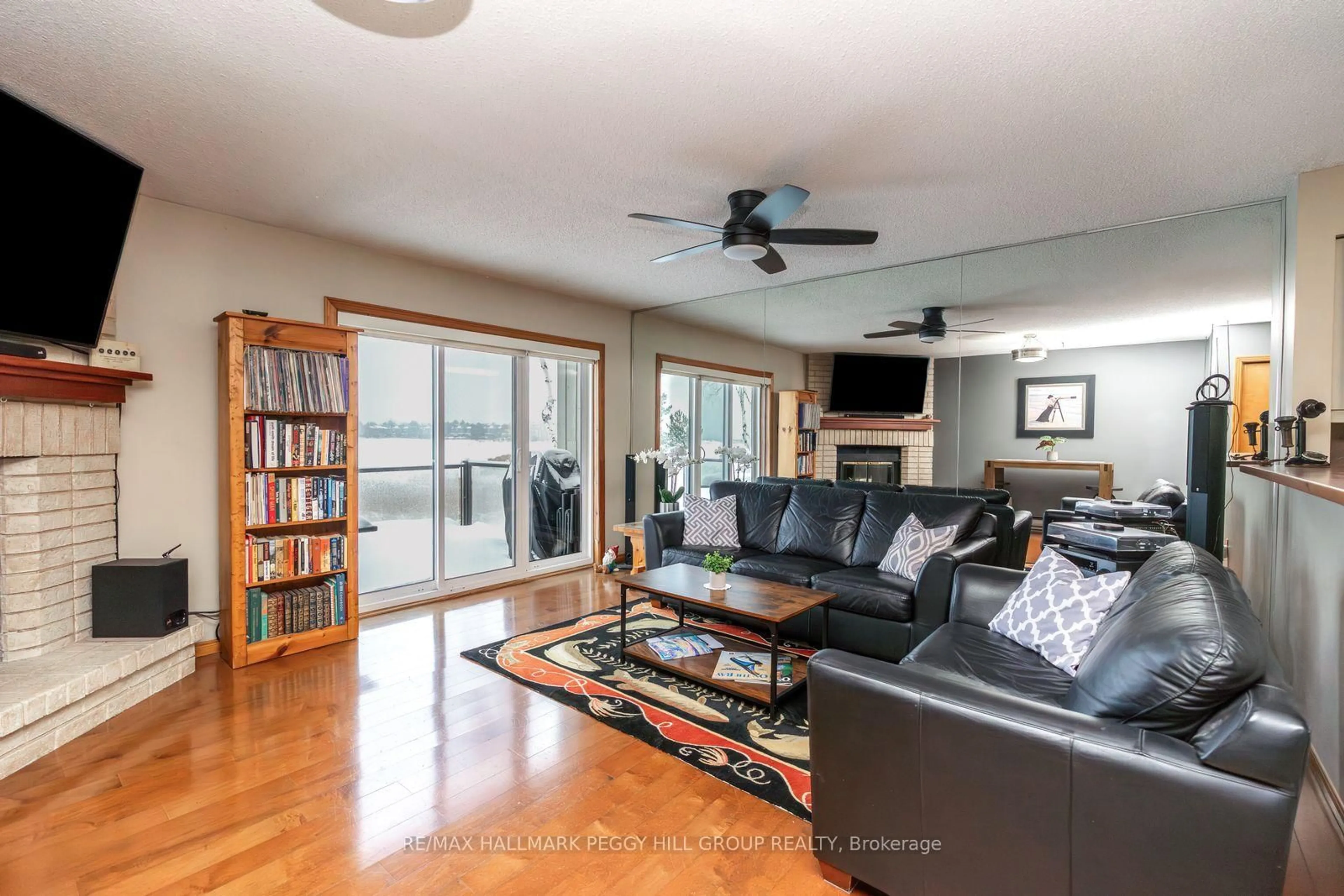 Living room with furniture, unknown for 8 Ramblings Way #121, Collingwood Ontario L9Y 5S3
