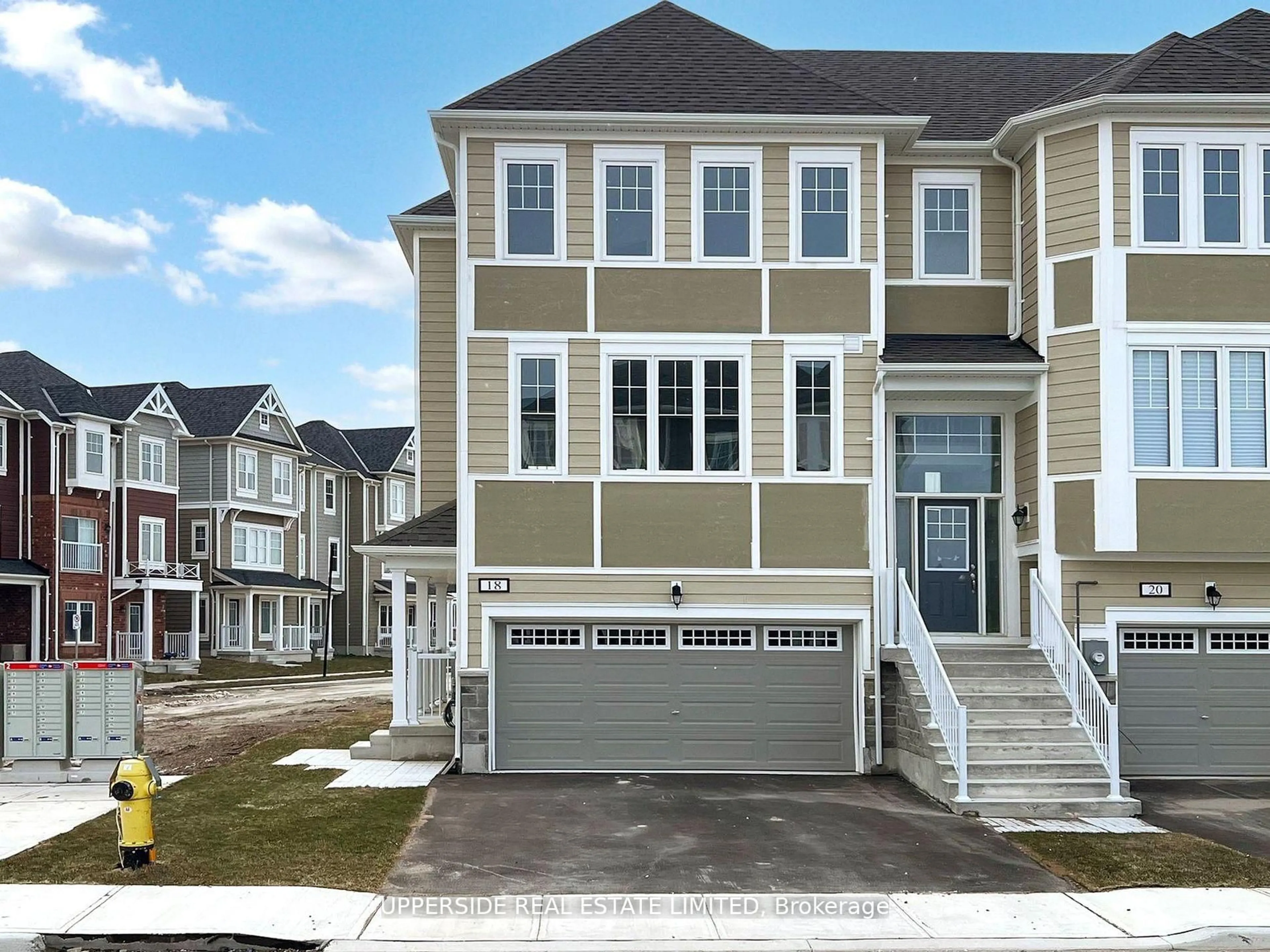 Home with vinyl exterior material, street for 18 Lana Circ, Wasaga Beach Ontario L9Z 0L2