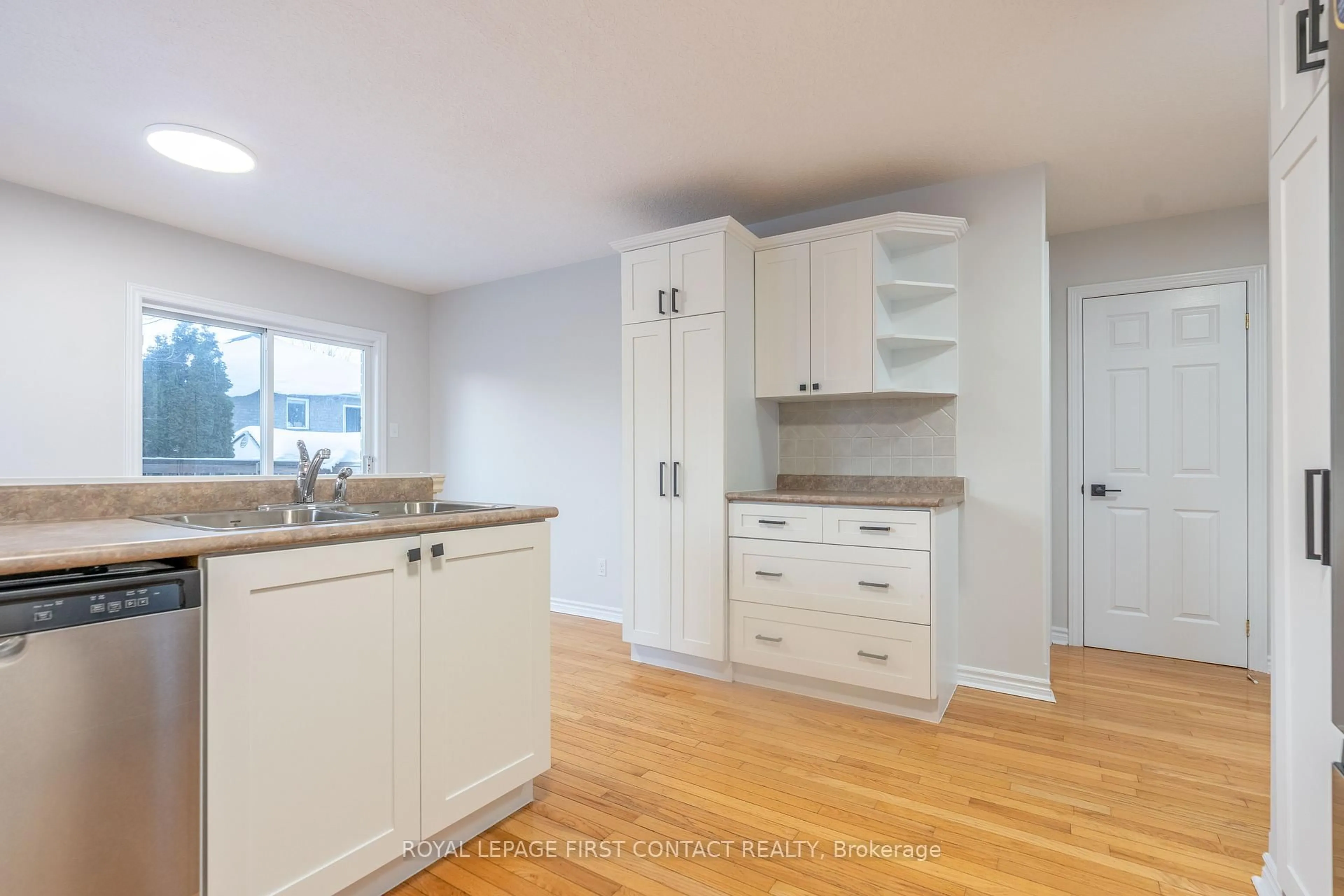 Open concept kitchen, unknown for 316 Johnson St, Barrie Ontario L4M 7A1