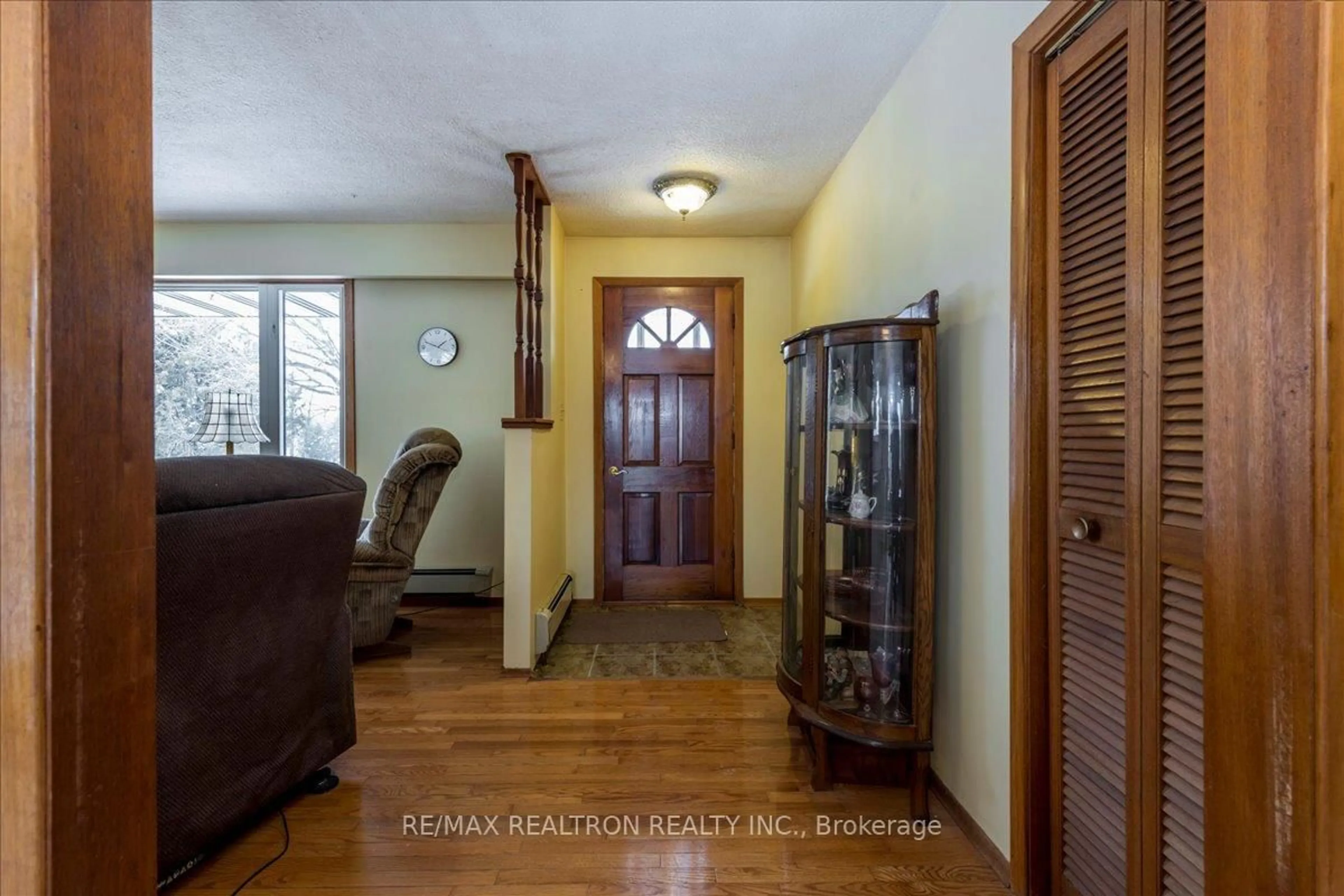 Indoor entryway for 4533 Monck Rd, Orillia Ontario L3V 0P6