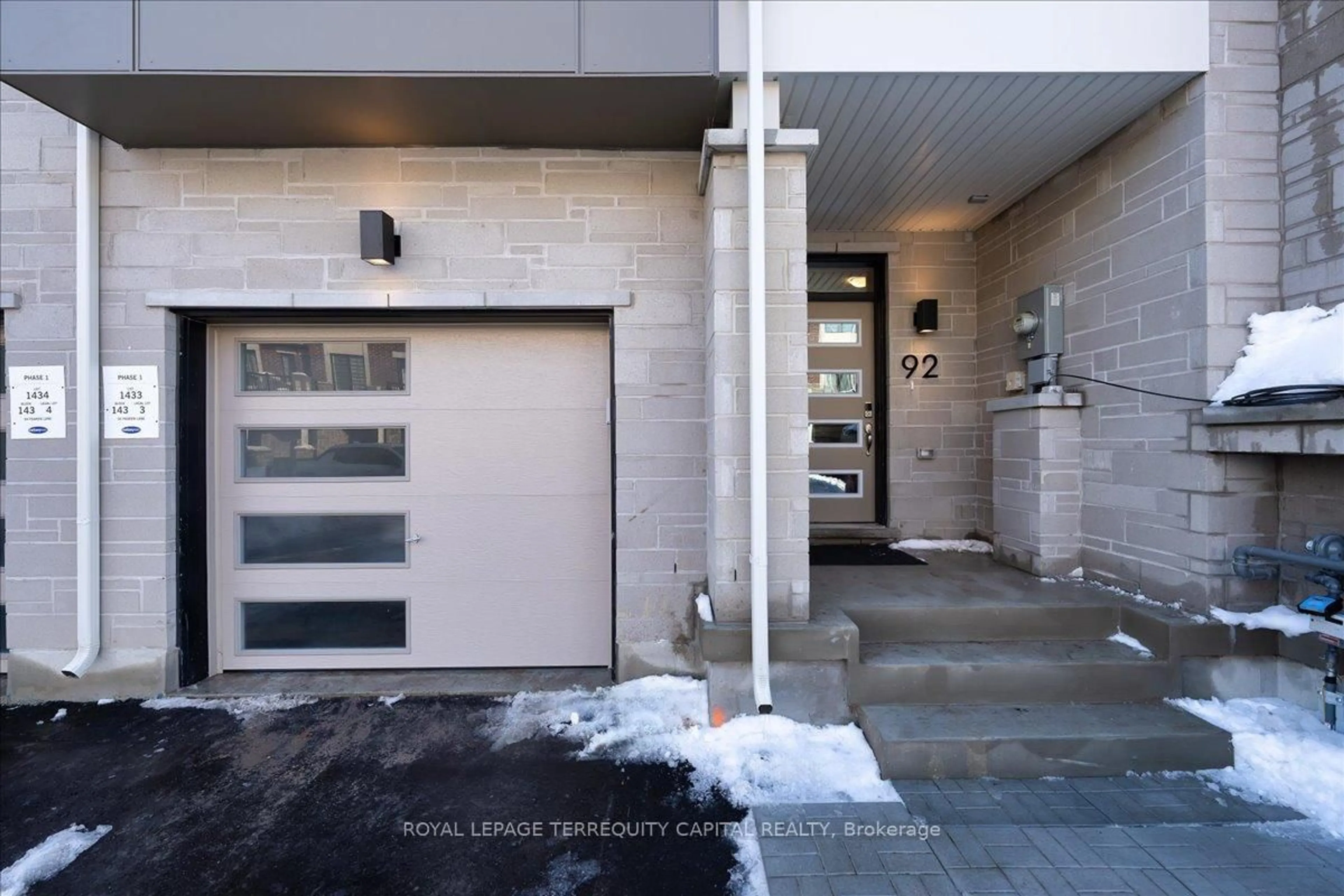 Unknown for 92 Pearen Lane, Barrie Ontario L9J 1A5