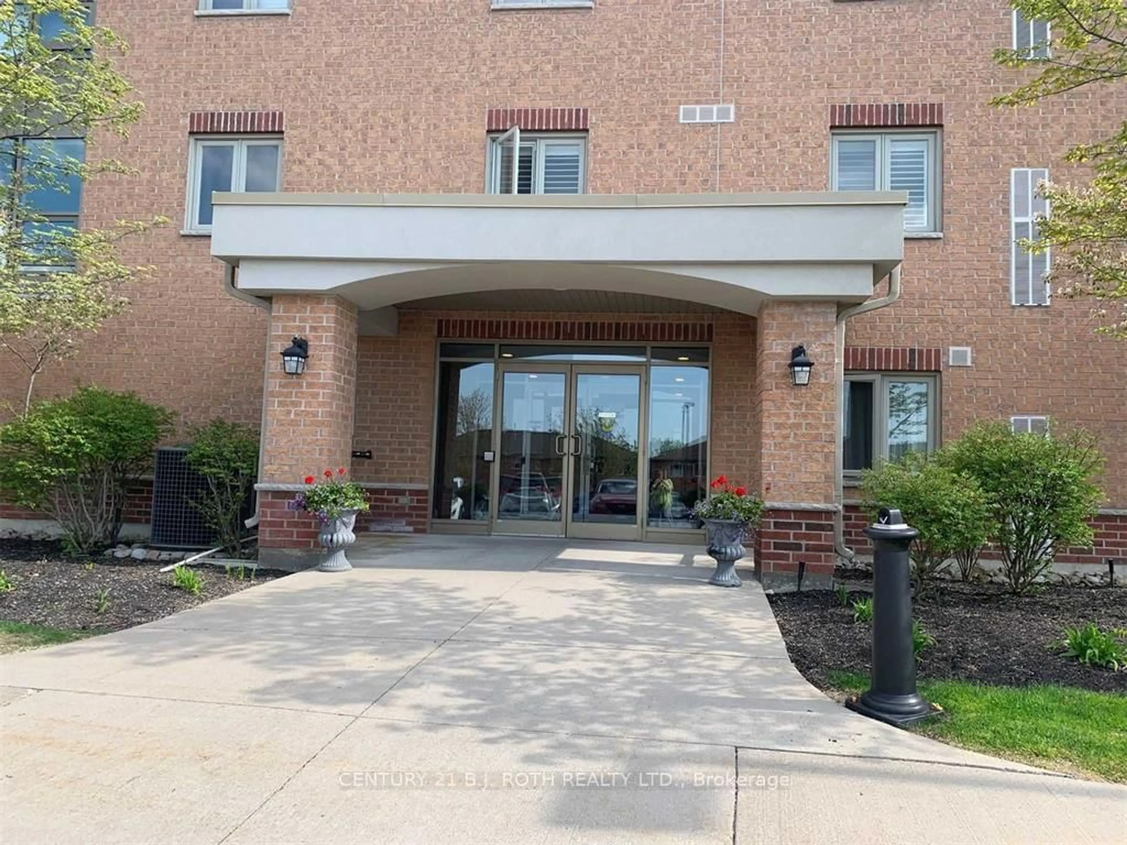 Indoor foyer for 500 Mapleview Dr #203, Barrie Ontario L4N 6C3