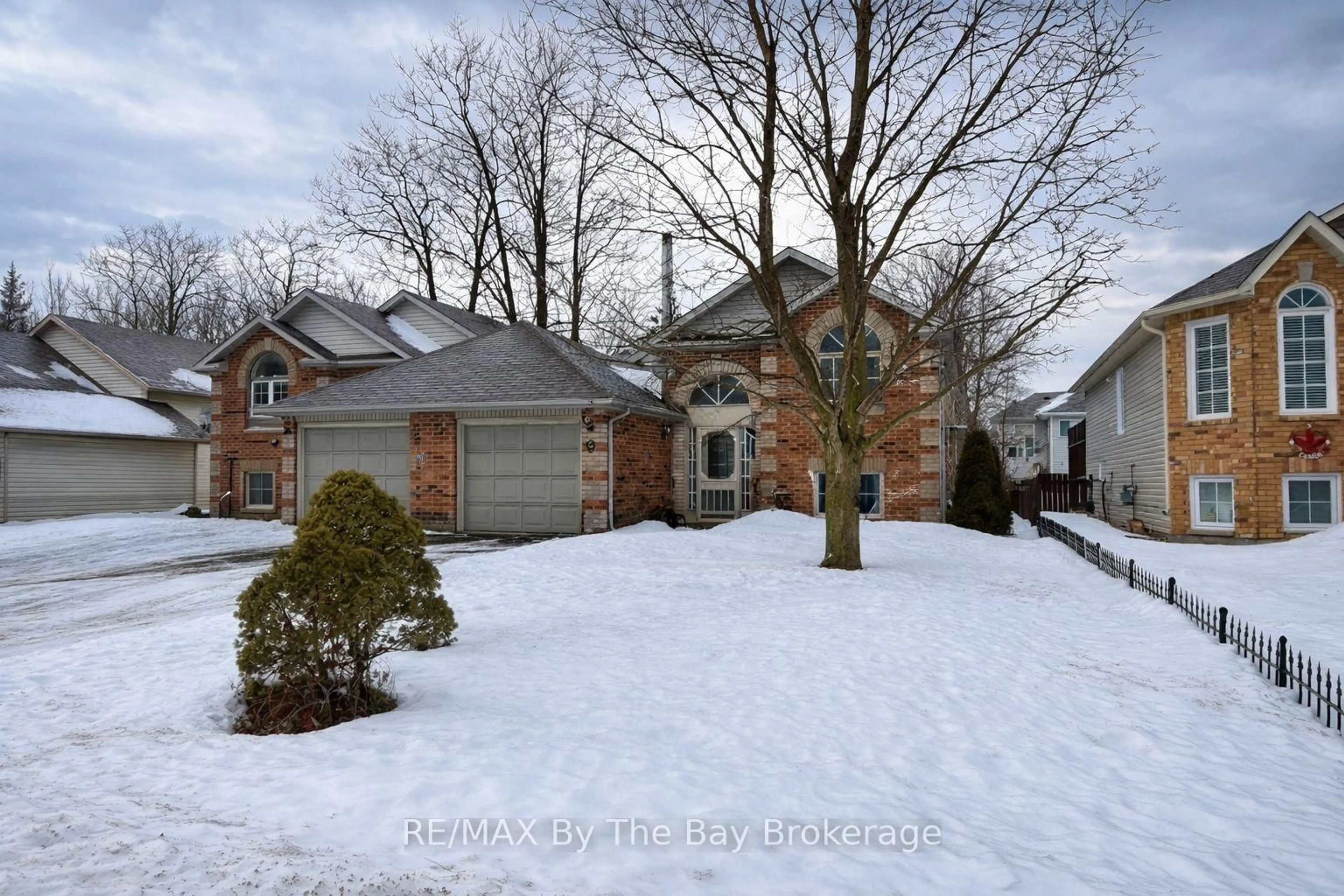 Home with brick exterior material, street for 5 Goldsmith Pl, Wasaga Beach Ontario L9Z 1E4