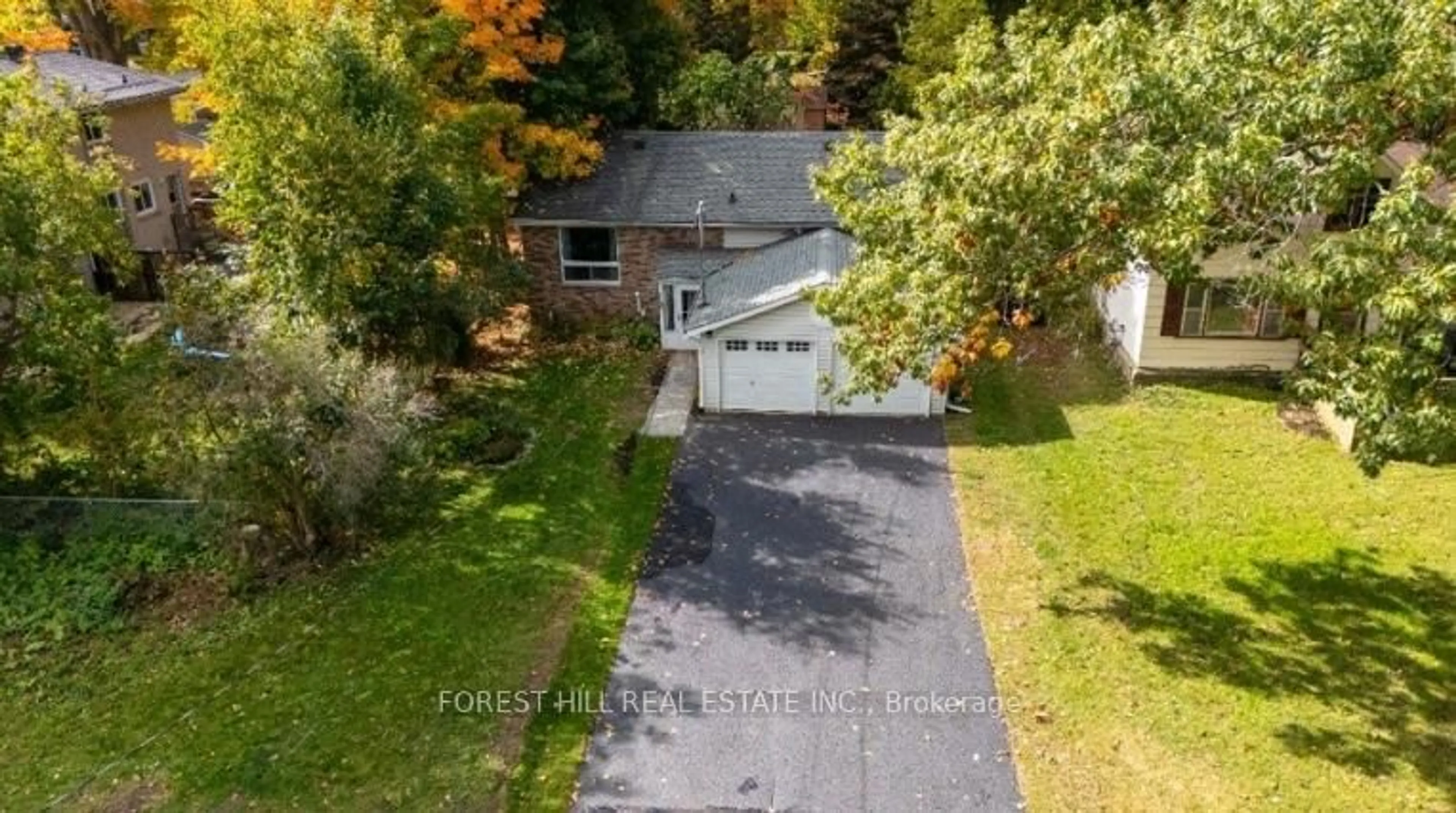 A pic from outside/outdoor area/front of a property/back of a property/a pic from drone, street for 228 Cavana St, Midland Ontario L4R 4C1