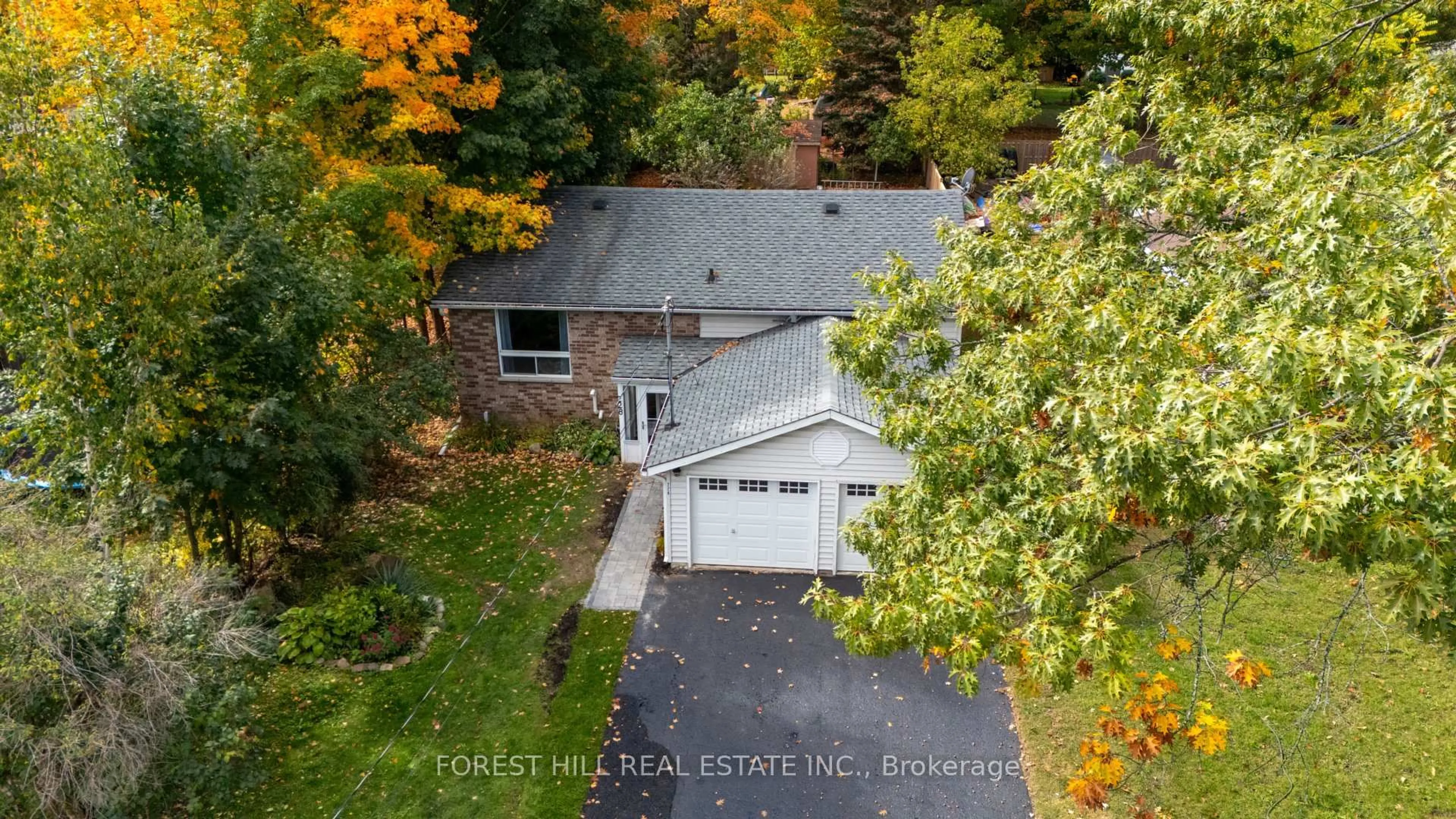 A pic from outside/outdoor area/front of a property/back of a property/a pic from drone, unknown for 228 Cavana St, Midland Ontario L4R 4C1