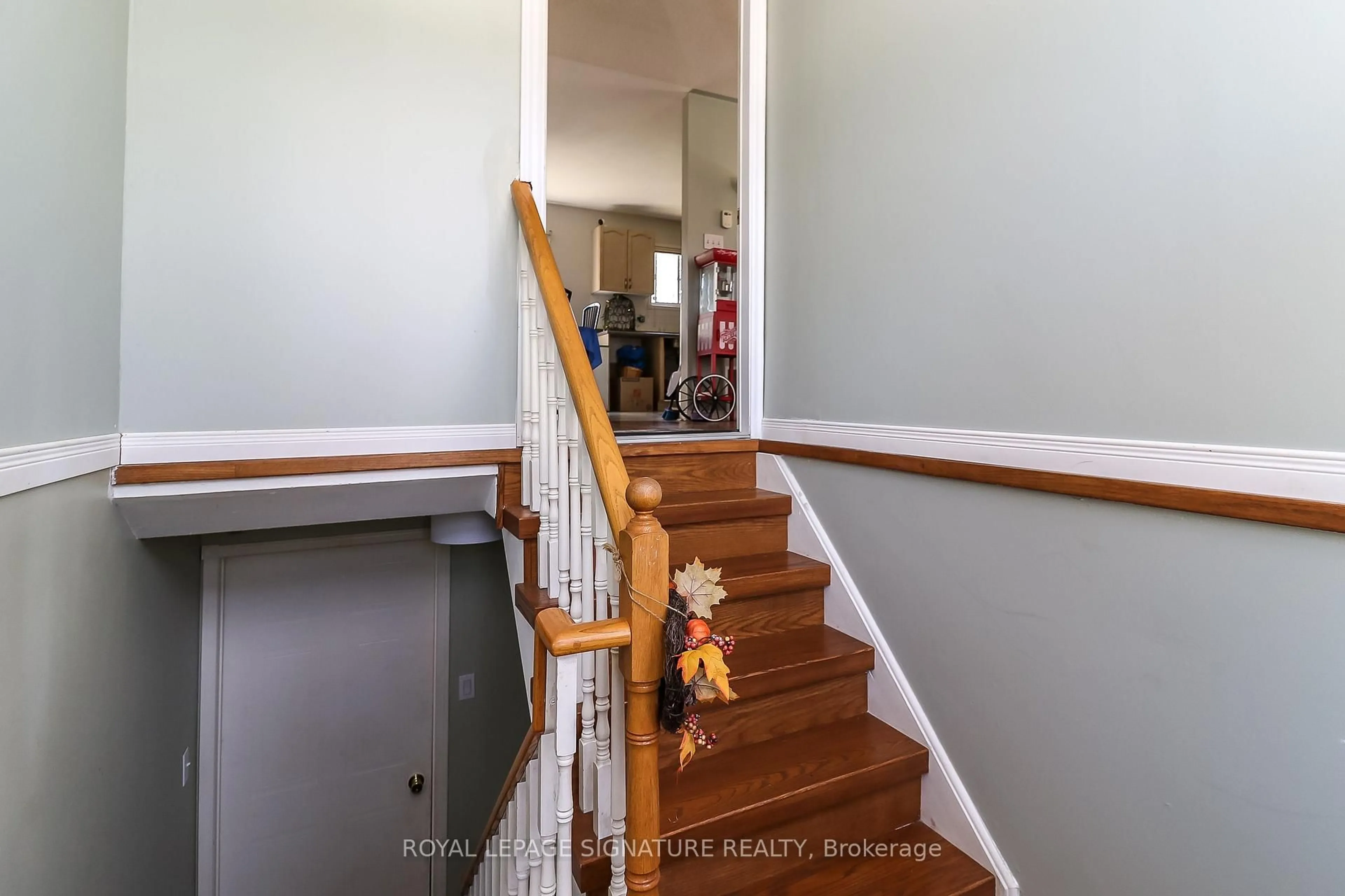 Indoor entryway for 3 Brillinger Dr, Wasaga Beach Ontario L9Z 1L4