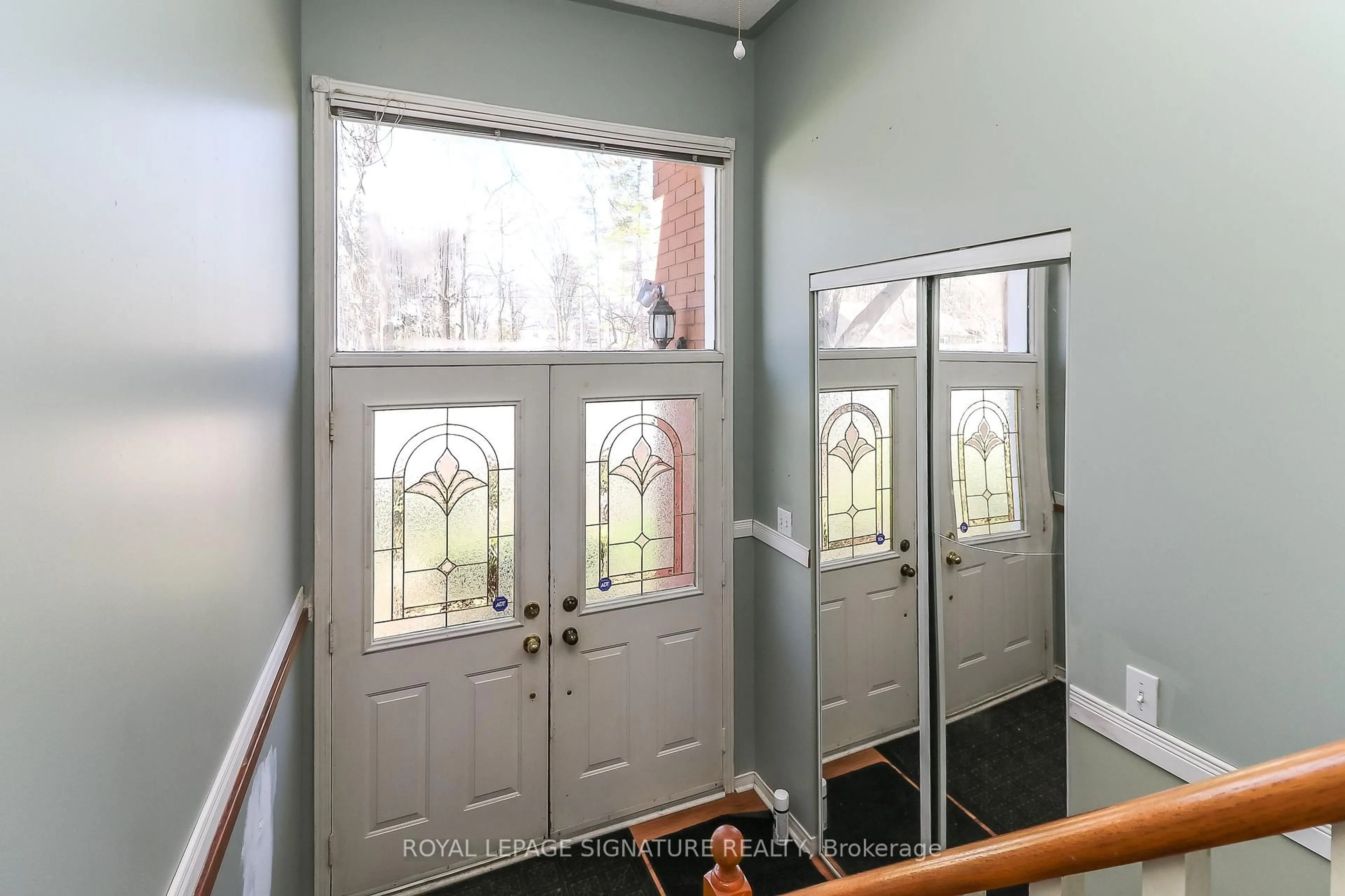 Indoor entryway for 3 Brillinger Dr, Wasaga Beach Ontario L9Z 1L4