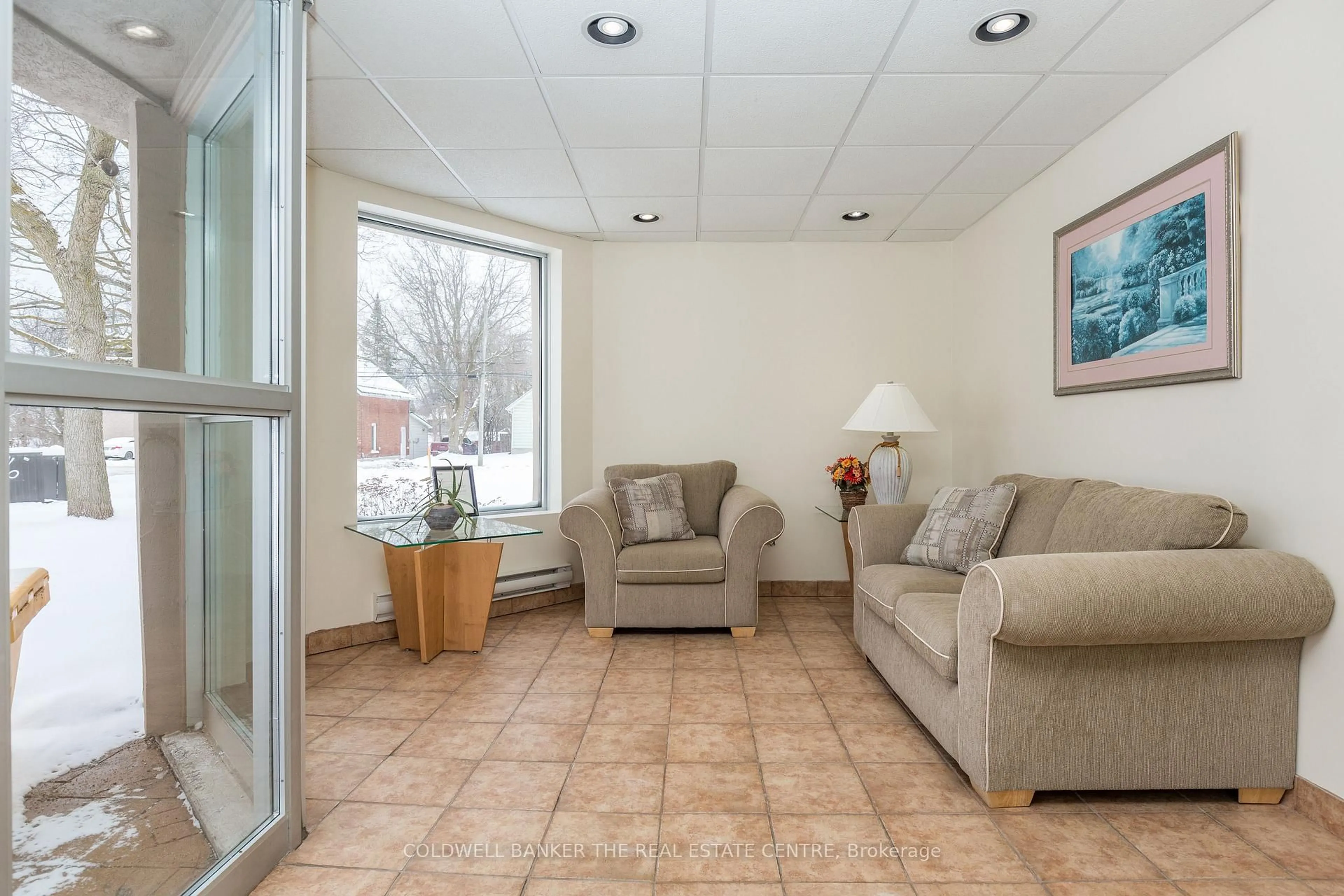 Unknown for 125 Bond St #302, Orillia Ontario L3V 1J7